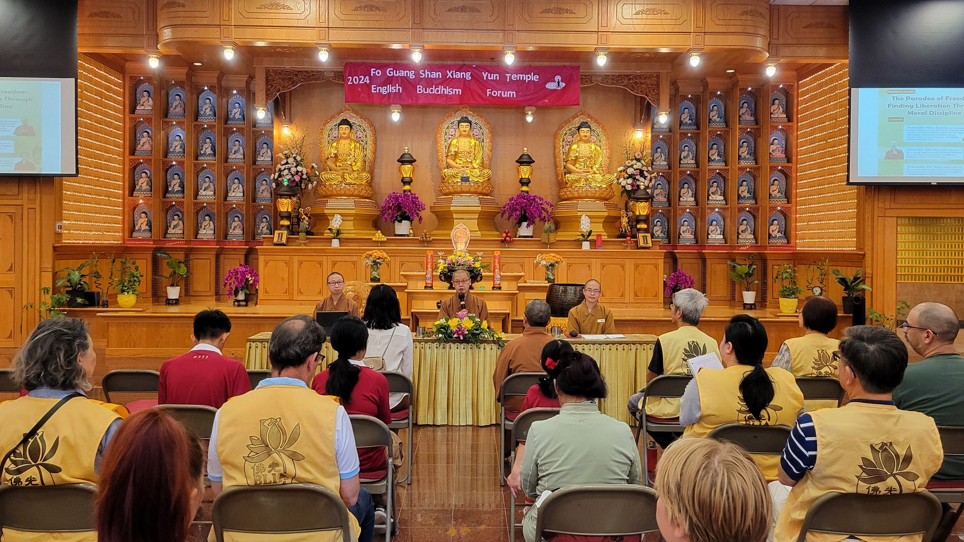 Venerable Miaoguang and Others Visit Xiangyun Temple in Austin for Inspiring Lectures