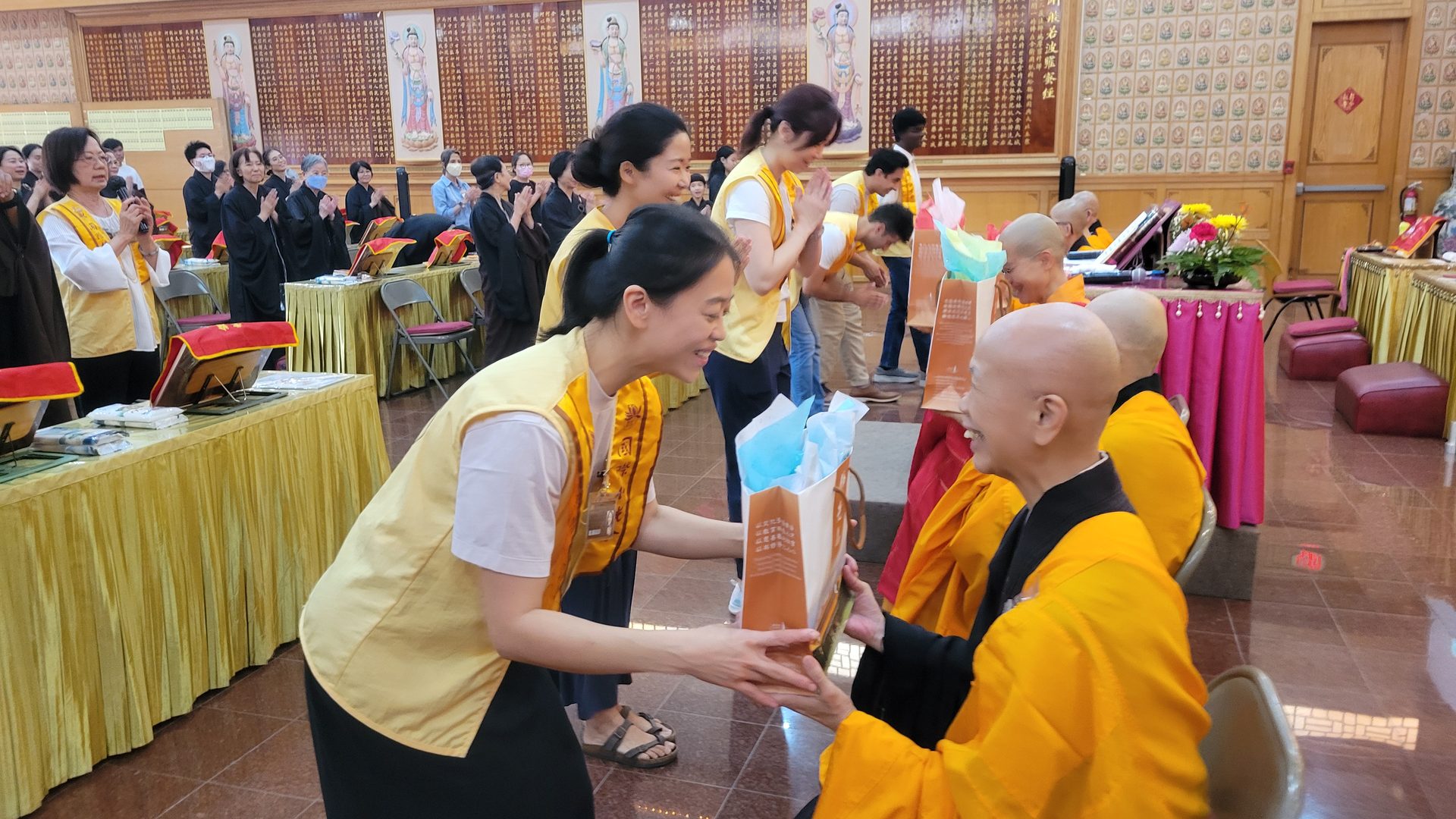 Xiangyun Temple Lianghuang Dharma Assembly: Buddha Light Association Offering