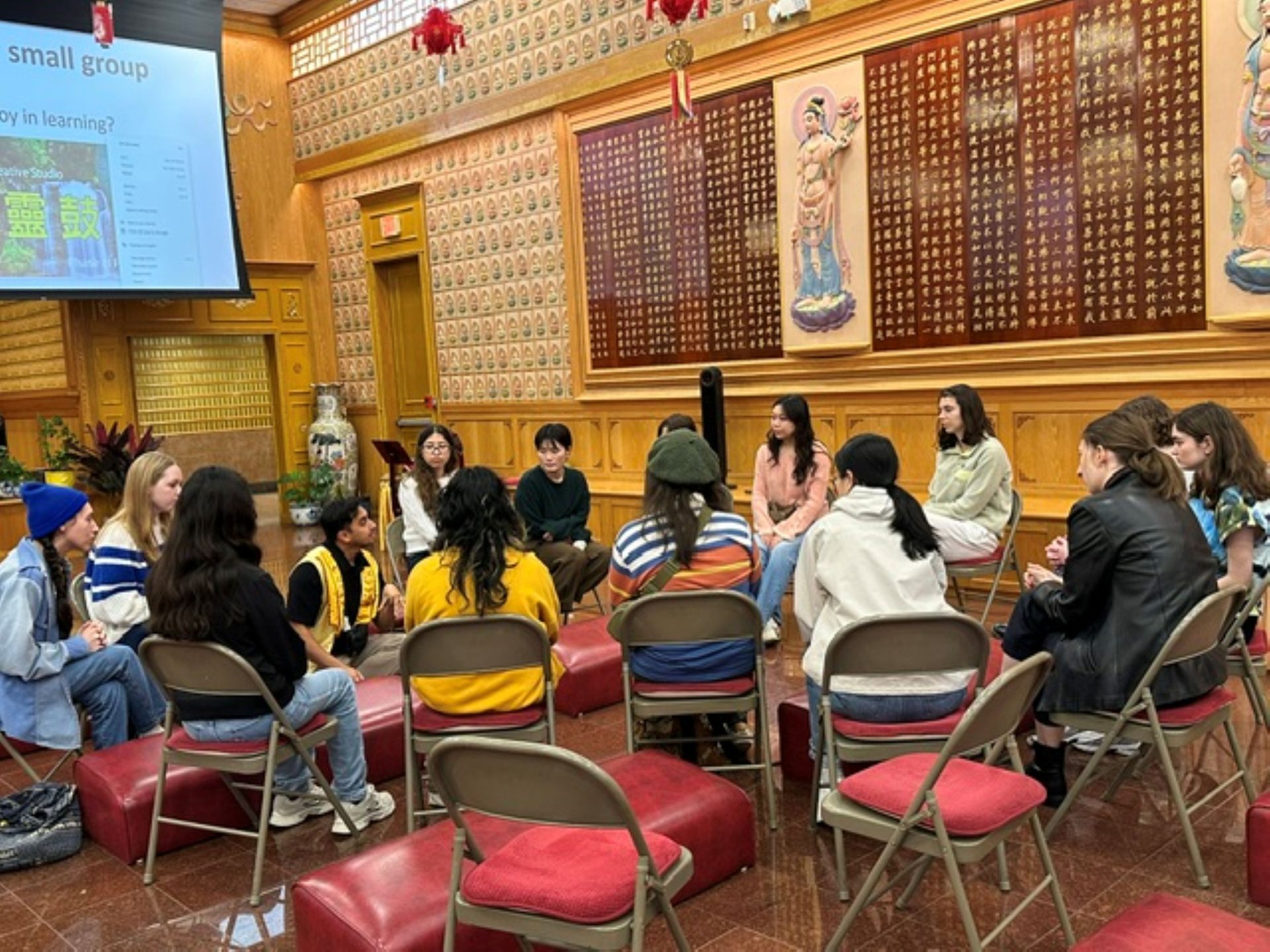Encounter in the Space of Buddhism: University of Texas Students Visit Xiangyun Temple