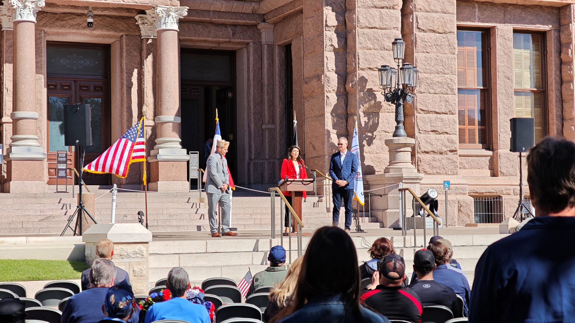 Xiang Yun Temple Cares for the Community — Participates in Austin Veterans Day Parade for Observation and Learning