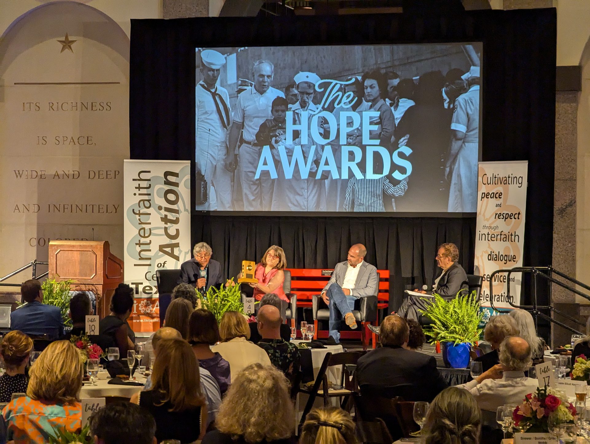 Fo Guang Members in Austin Attend iACT Hope Awards