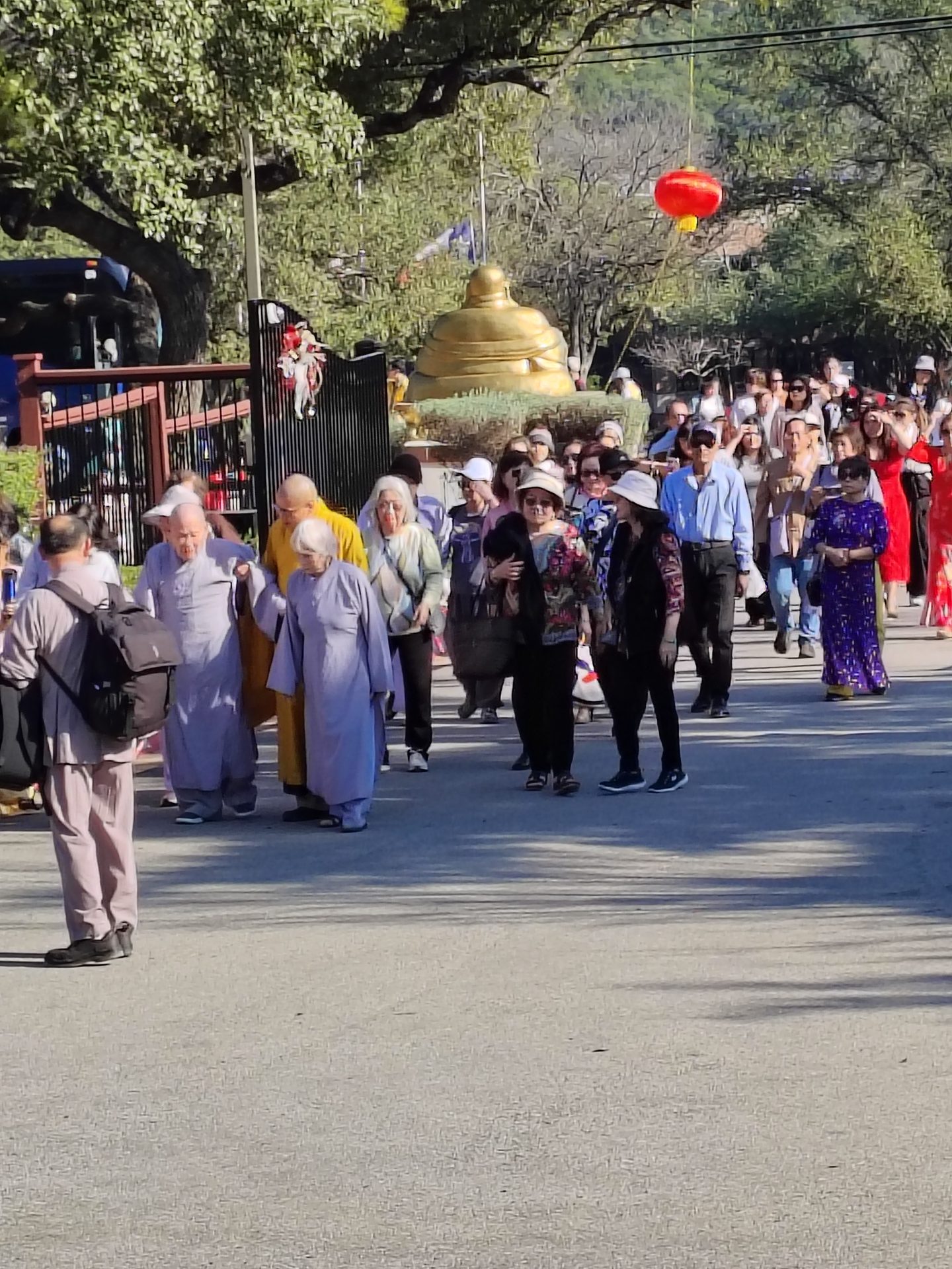 Vietnamese Delegation Visits Xiangyun Temple in Austin