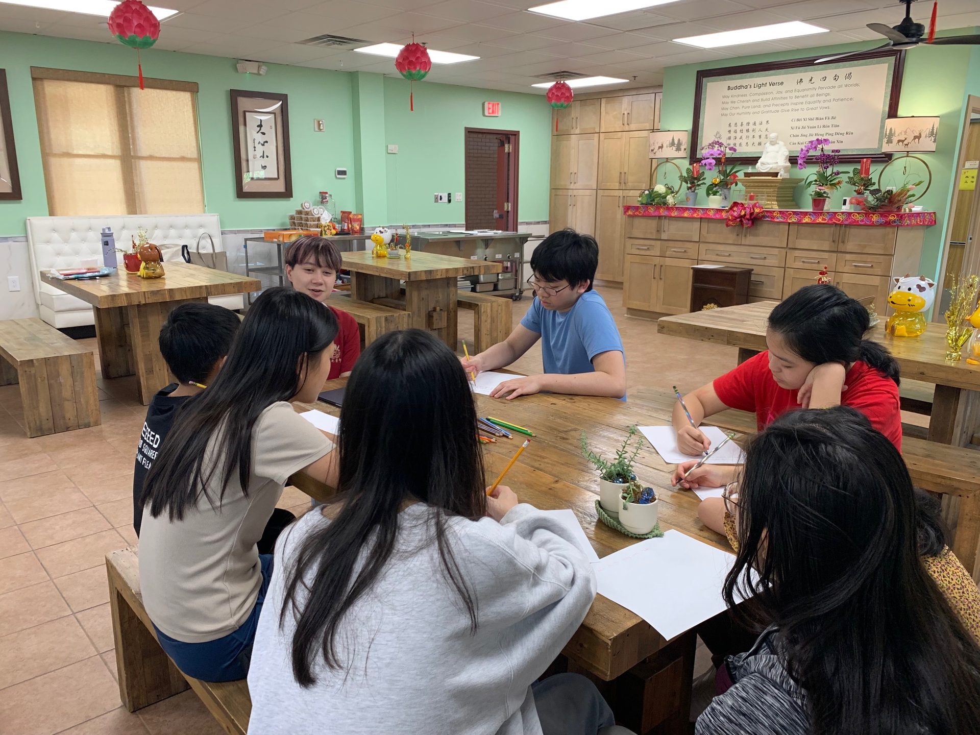 Venerable Yongjia Supports Offering to the Buddhas and Celestial Beings in Dallas, Ensuring Smooth Progress of Youth Programs