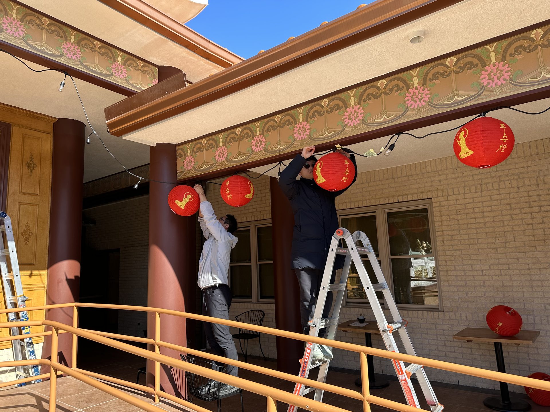 Xiangyun Temple Hangs Lanterns High — Cultivating Blessings Through Action, Cultivating Wisdom Through Harmony