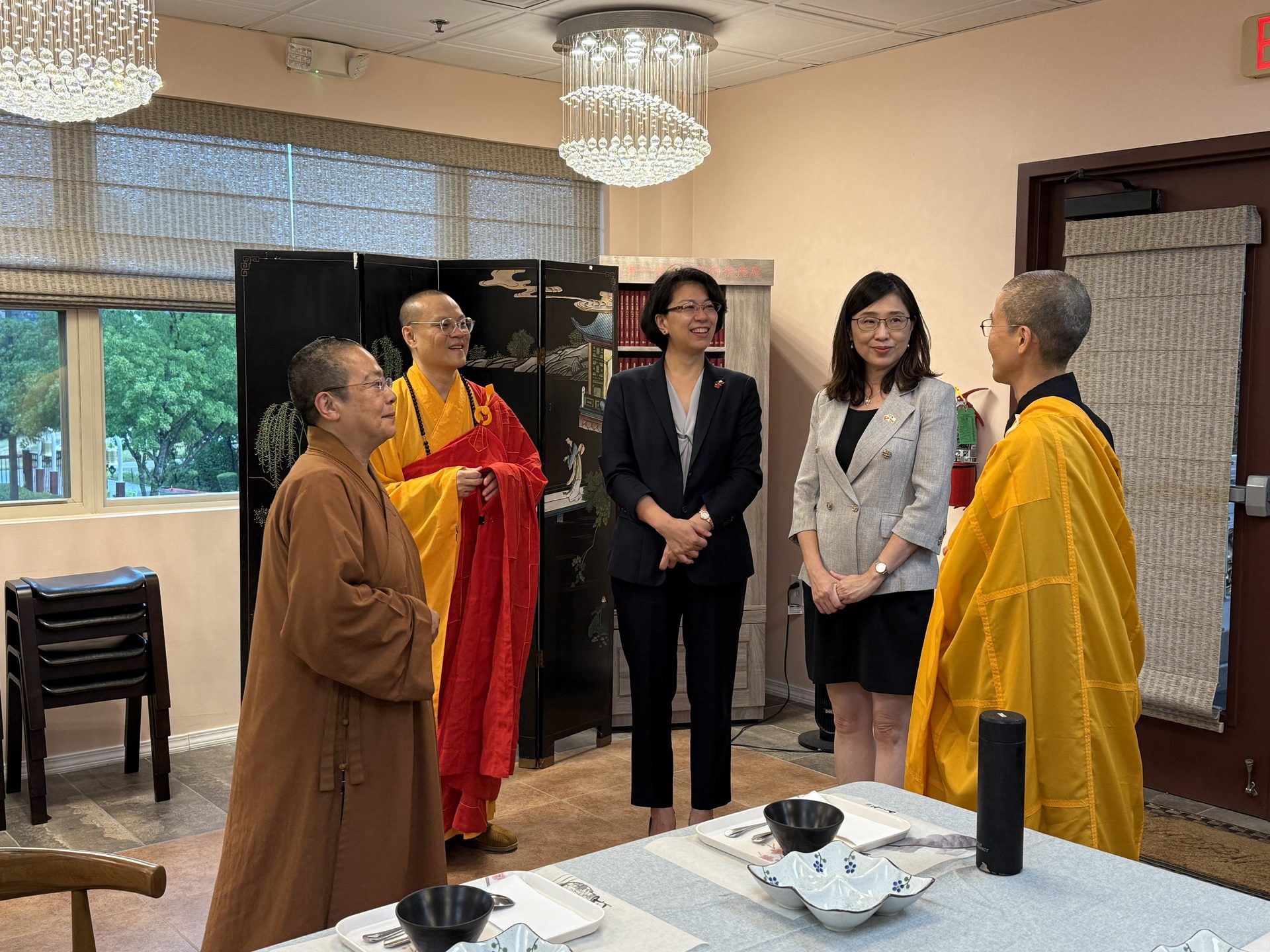 Director Hsiao Yi-Fang of the Taipei Economic and Cultural Office Visits Xiang Yun Temple in Austin