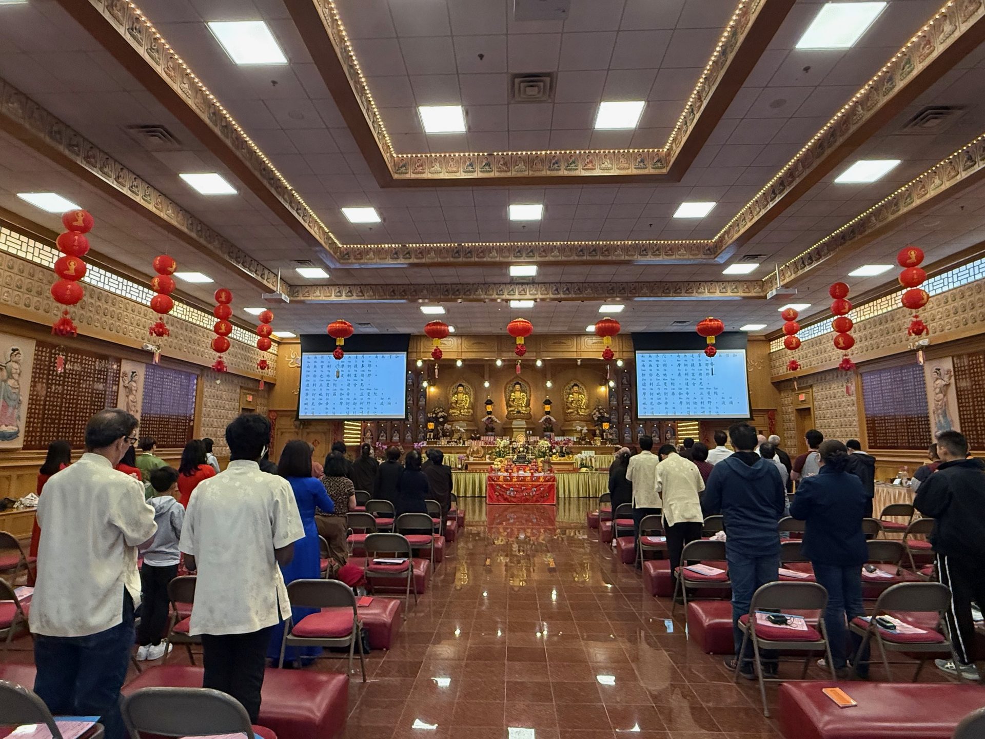 Offering to the Buddhas and Heavenly Beings—Three Texas Fo Guang Shan Temples joined in Ceremony