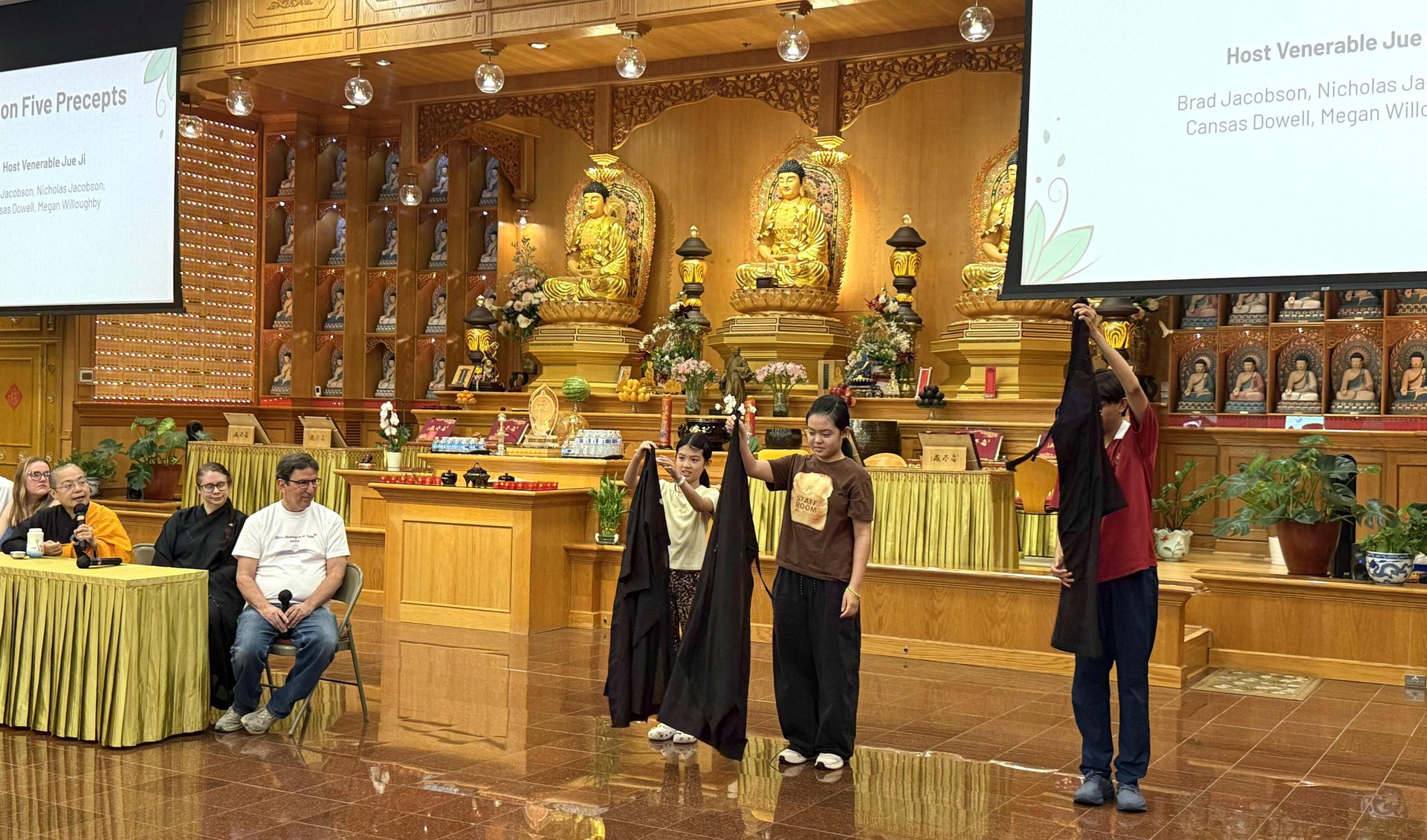 Xiang Yun Temple Austin: 8th Academy Graduation Ceremony