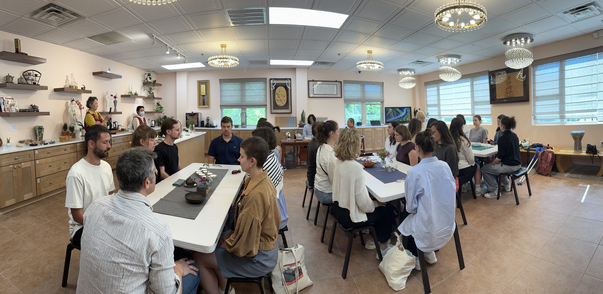 25 Teachers and Students from the University of Zurich in Switzerland Visited Xiangyun Temple