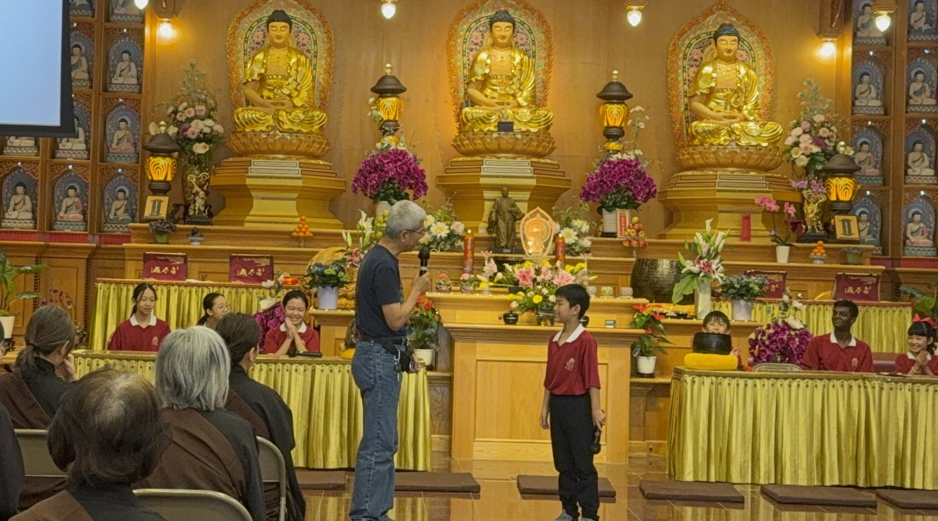 Little Diplomats Achievement Exhibition at Xiang Yun Temple Successfully Concludes