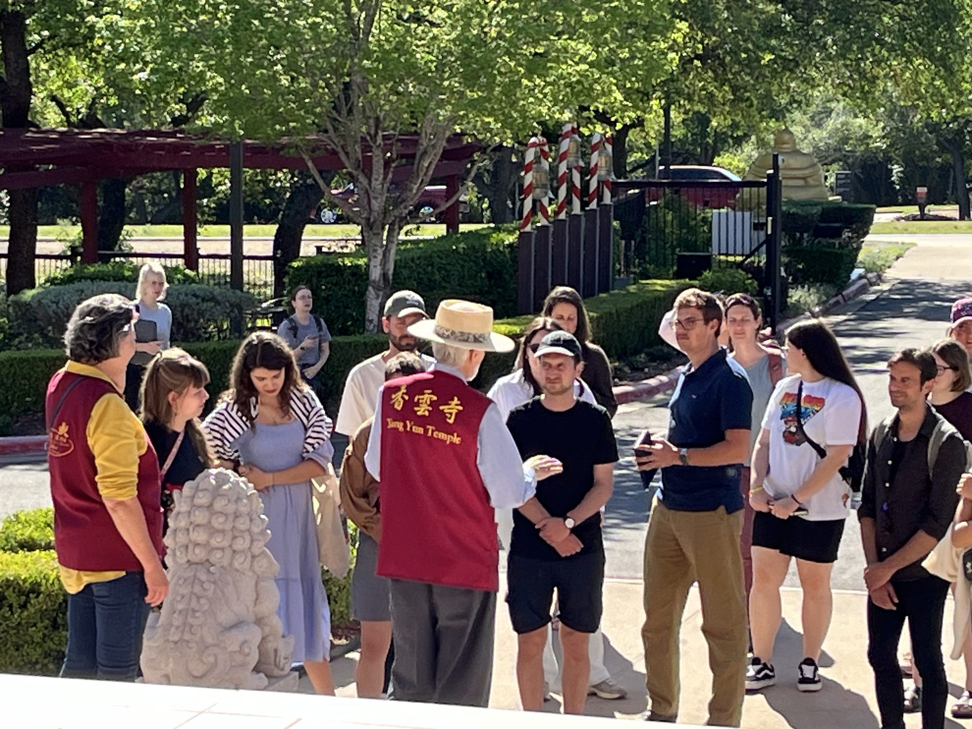 25 Teachers and Students from the University of Zurich in Switzerland Visited Xiangyun Temple