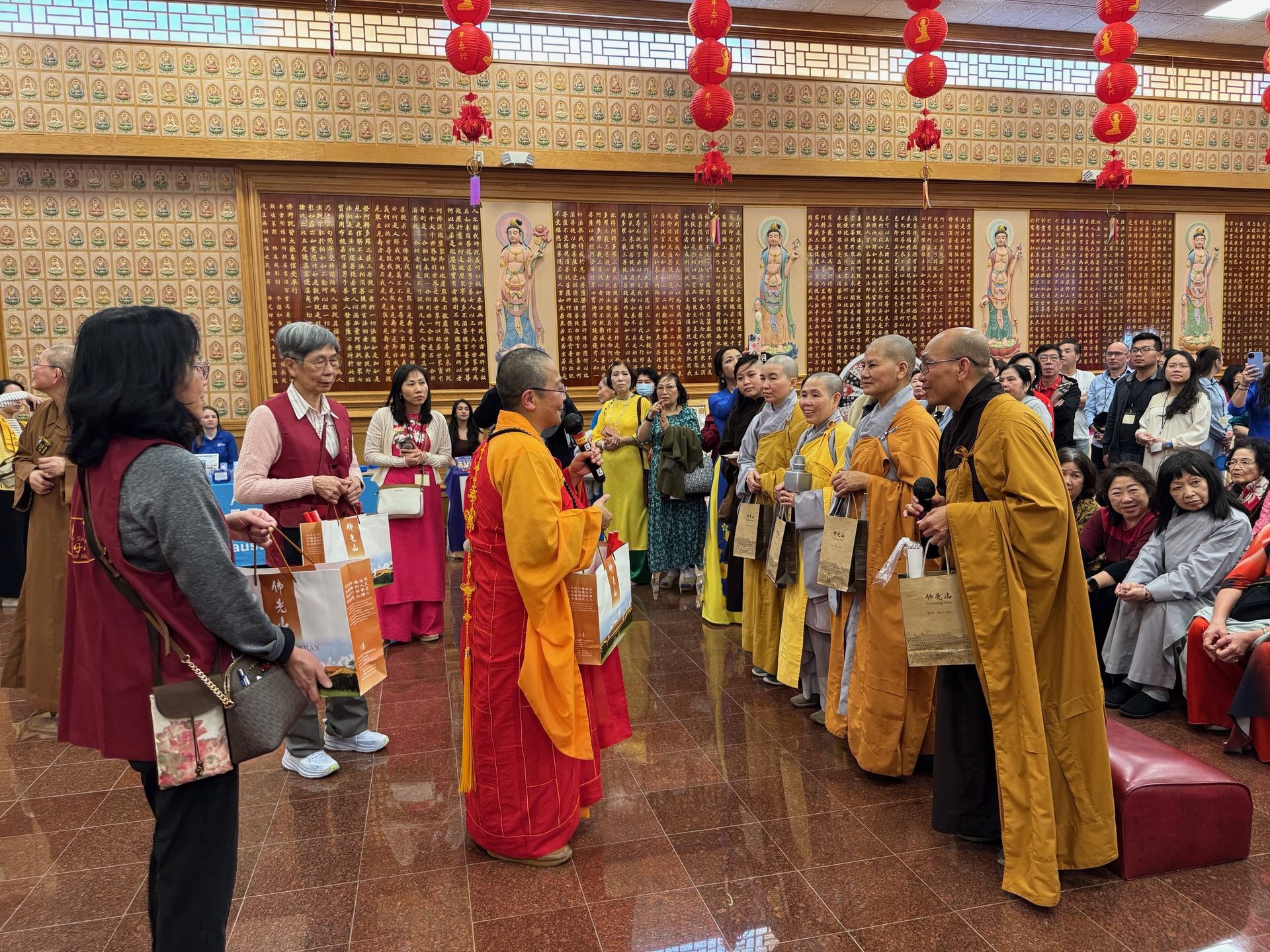 Vietnamese Monastics and Devotees Visit Xiang Yun Temple, Enriching Cultural Exchange