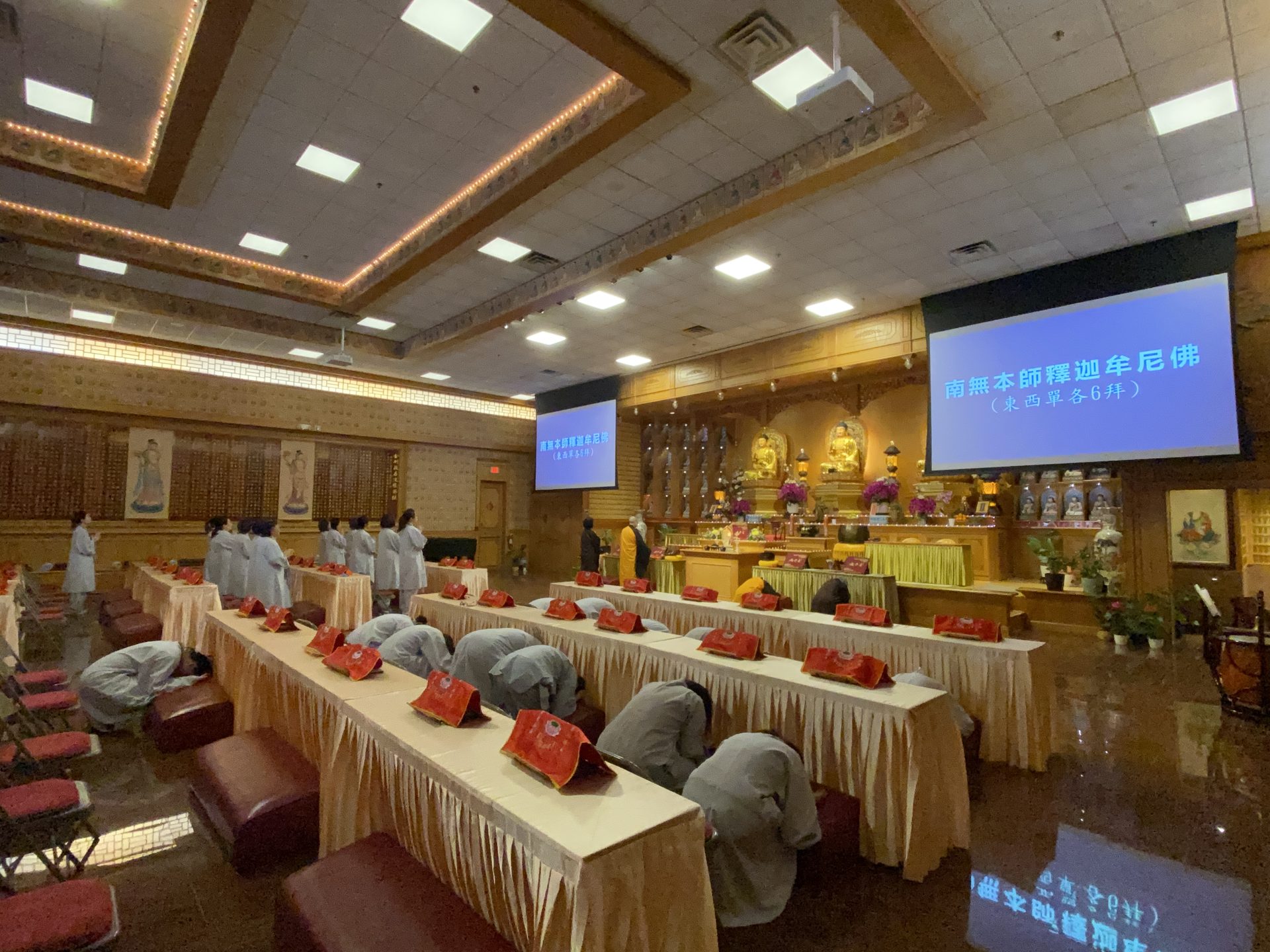 Eight Precepts Retreat at Xiang Yun Temple: BLIA Youth Support the Event