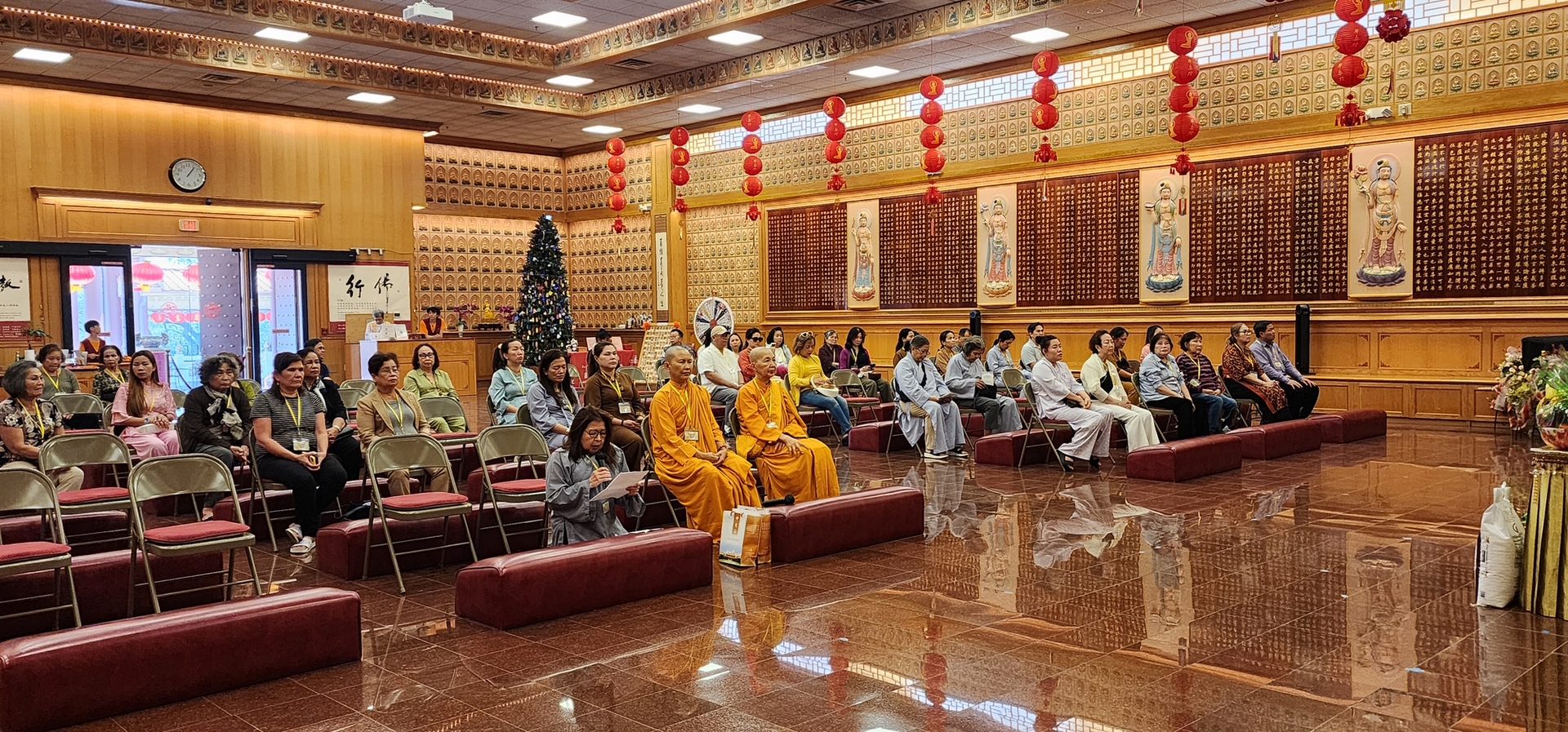 New Year’s Chanting Welcomes Pilgrims — Three Vietnamese Temples Visit Xiangyun Temple