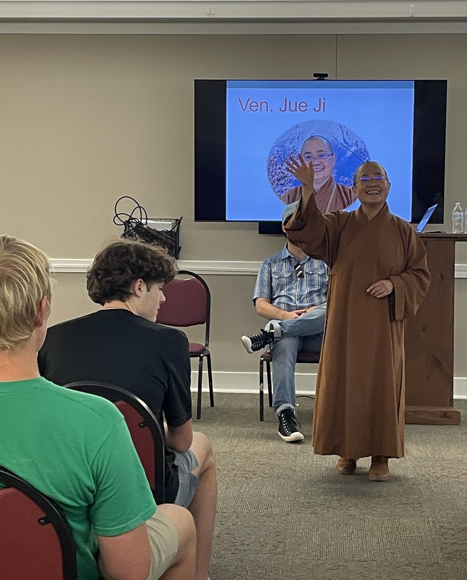 Austin Xiang Yun Temple Invited to Give a Talk at Church in English