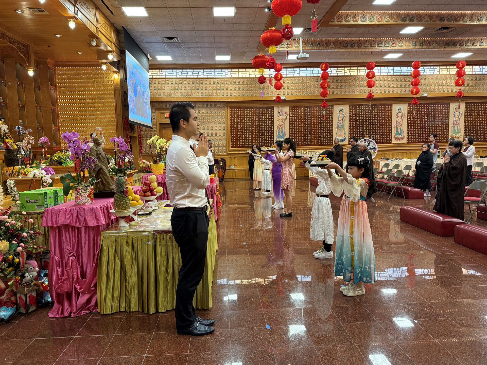 Offering to the Buddhas and Heavenly Beings—Three Texas Fo Guang Shan Temples joined in Ceremony