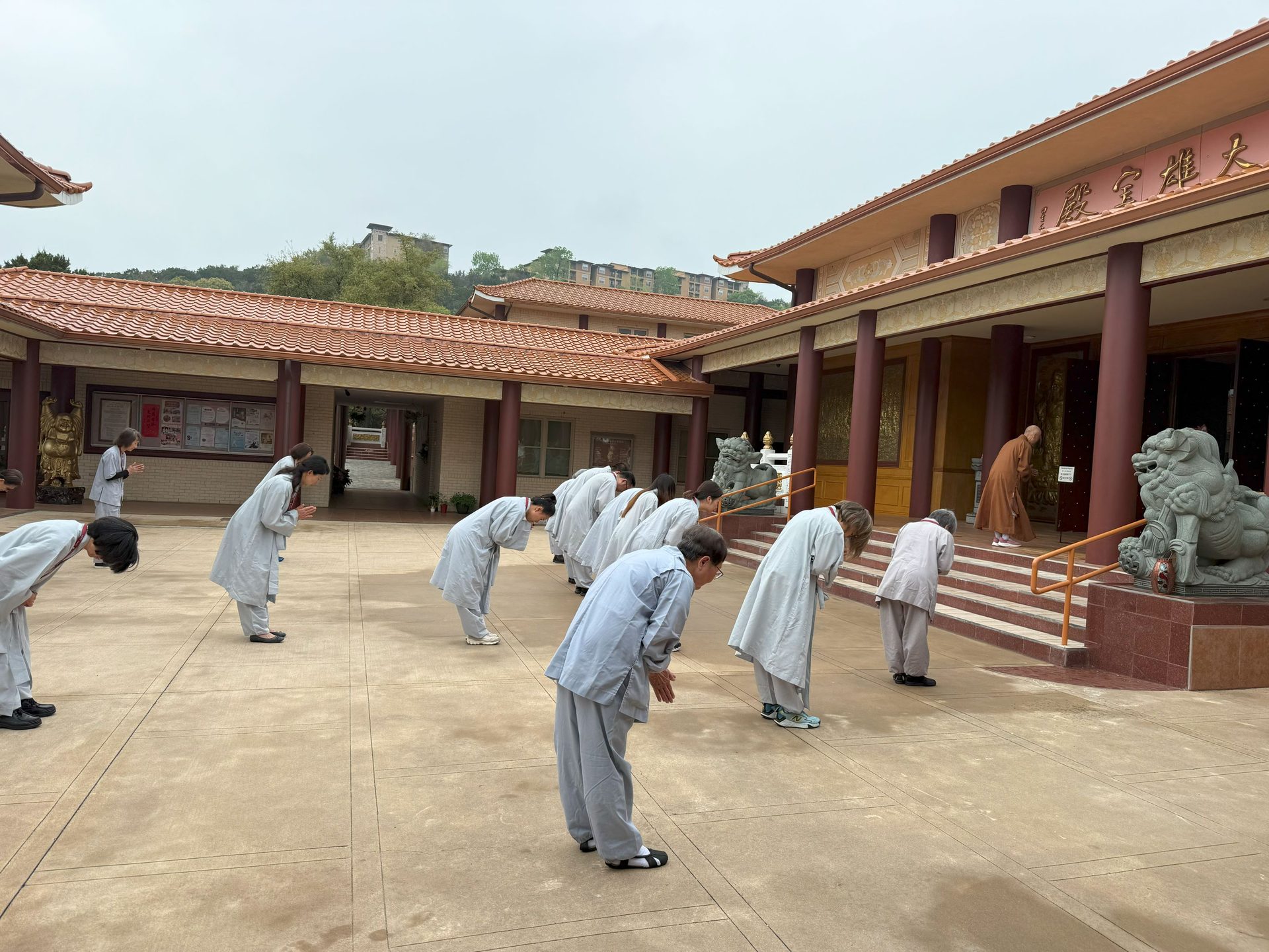 Eight Precepts Retreat at Xiang Yun Temple: BLIA Youth Support the Event