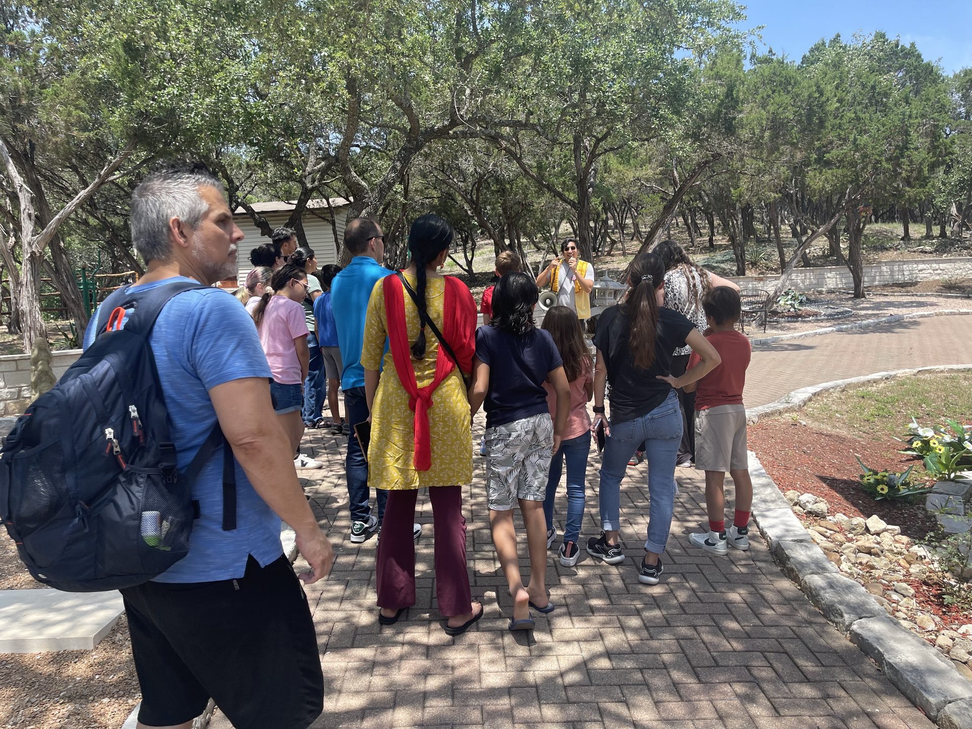 Homeschooling Family Visits Xiang Yun Temple
