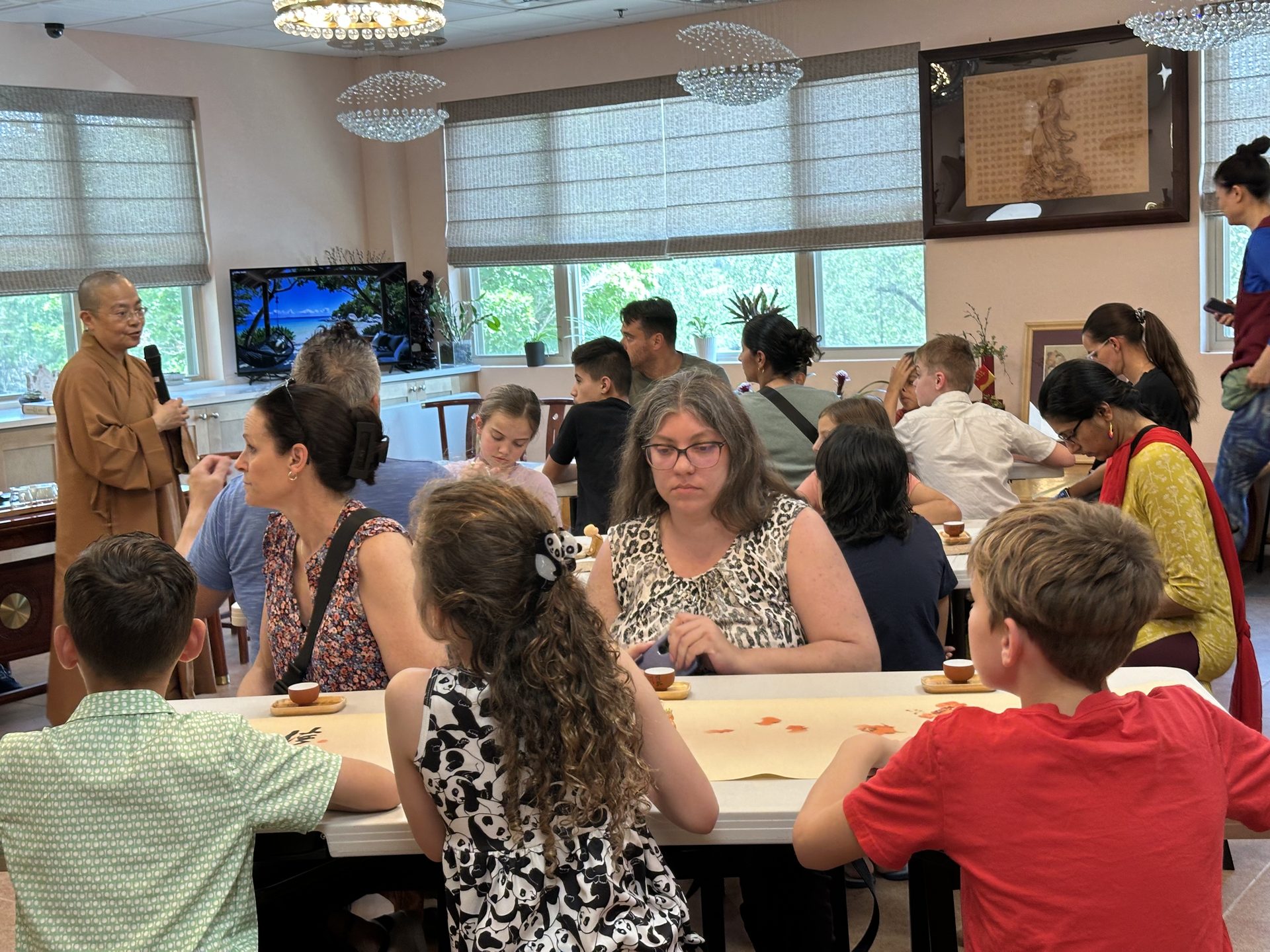 Homeschooling Family Visits Xiang Yun Temple