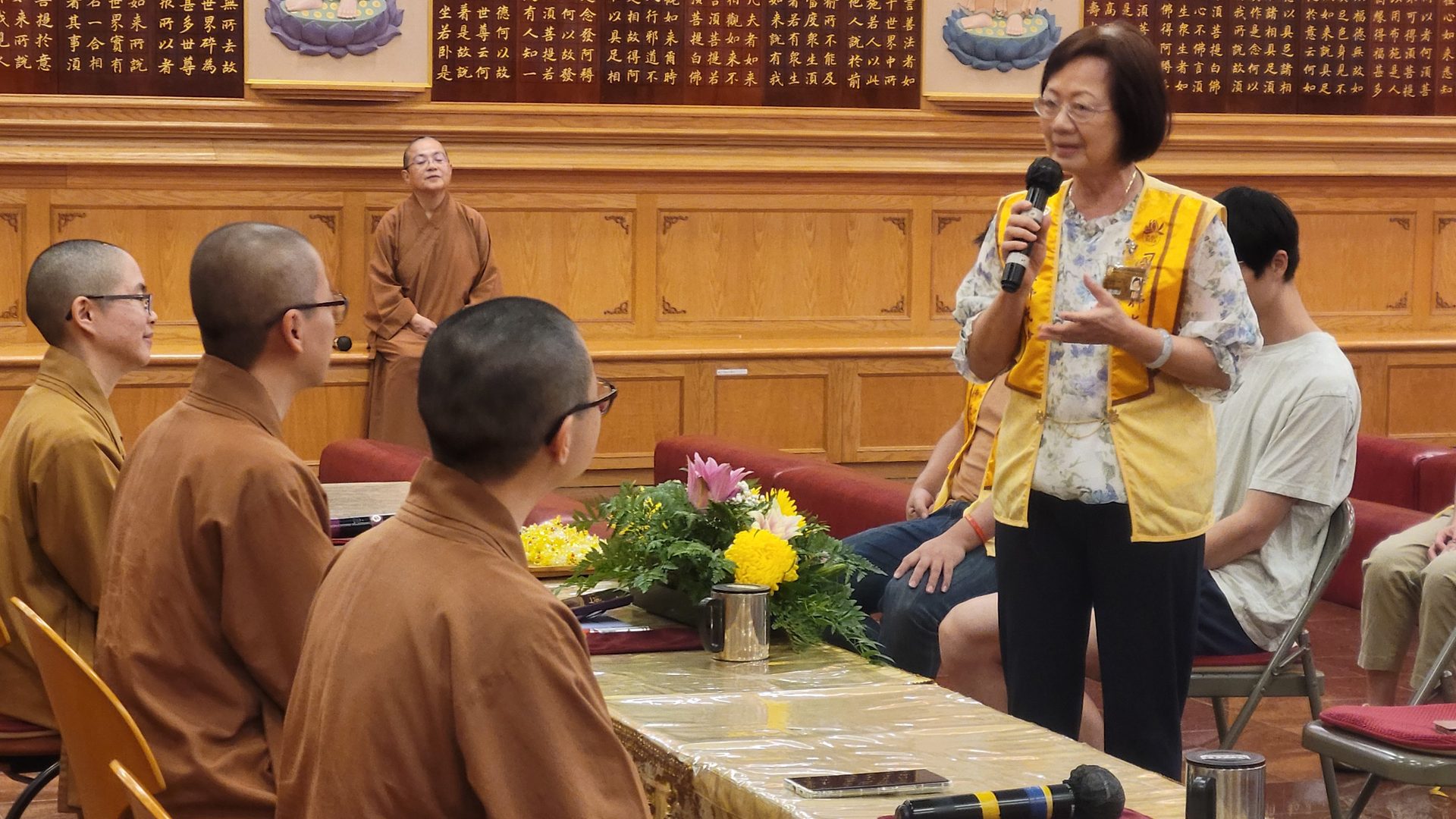 Venerable Miaoguang and Others Visit Xiangyun Temple in Austin for Inspiring Lectures
