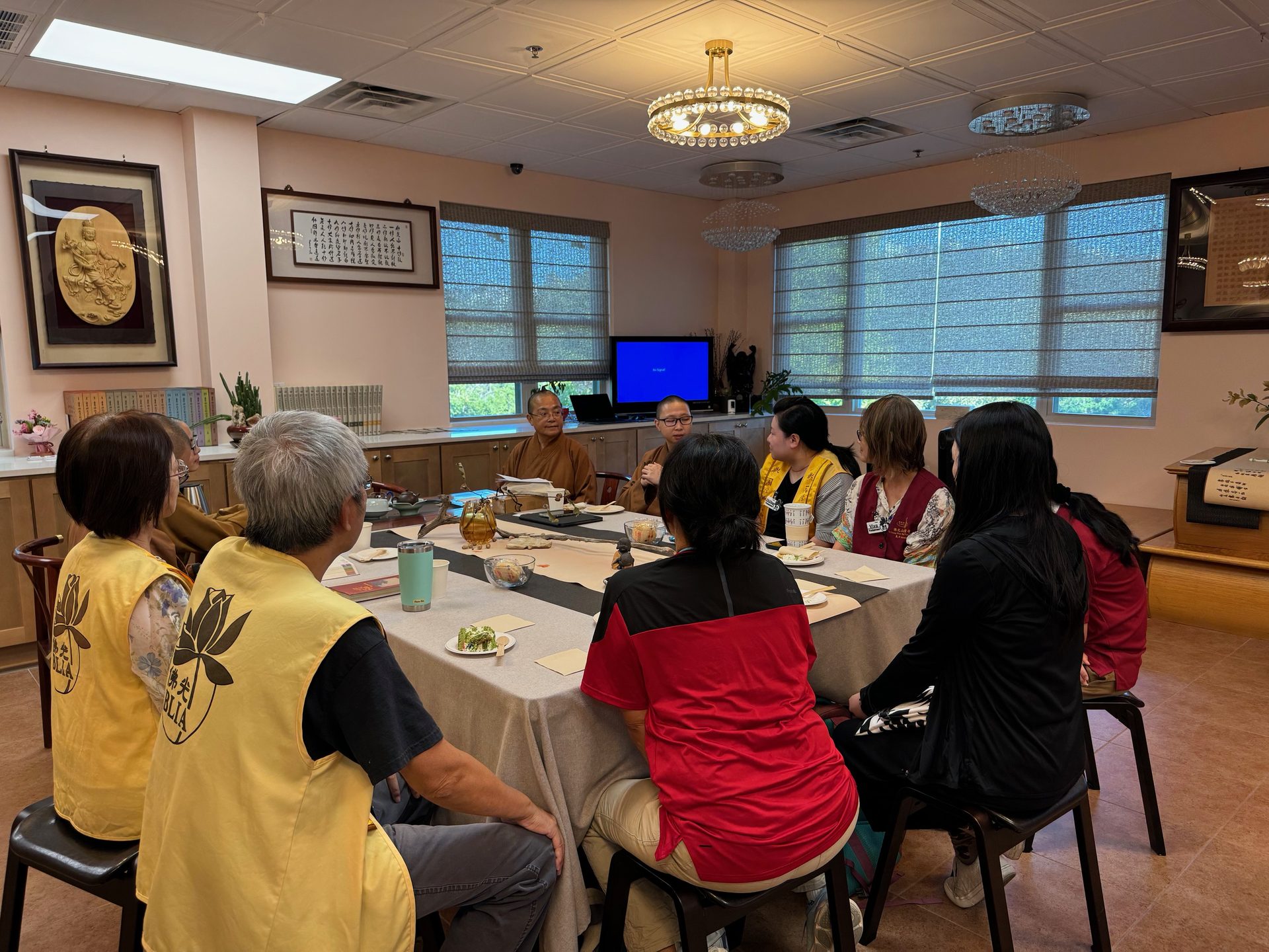 Venerable Miaoguang and Others Visit Xiangyun Temple in Austin for Inspiring Lectures