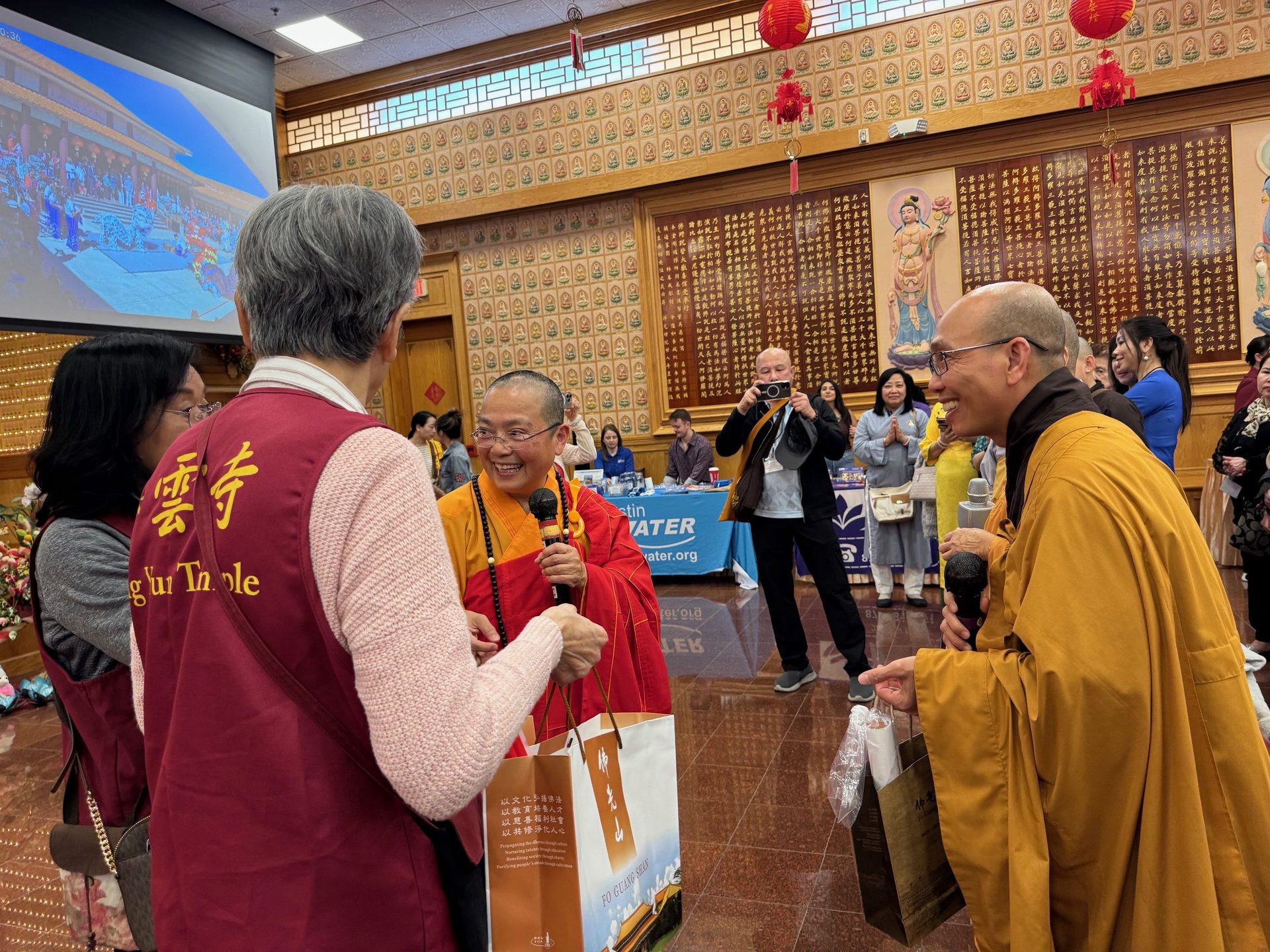 Vietnamese Monastics and Devotees Visit Xiang Yun Temple, Enriching Cultural Exchange