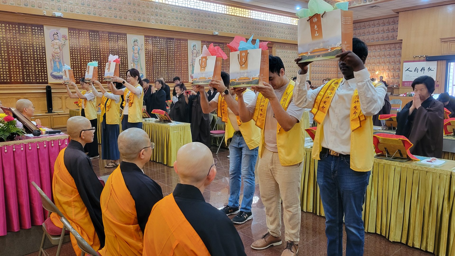 Xiangyun Temple Lianghuang Dharma Assembly: Buddha Light Association Offering