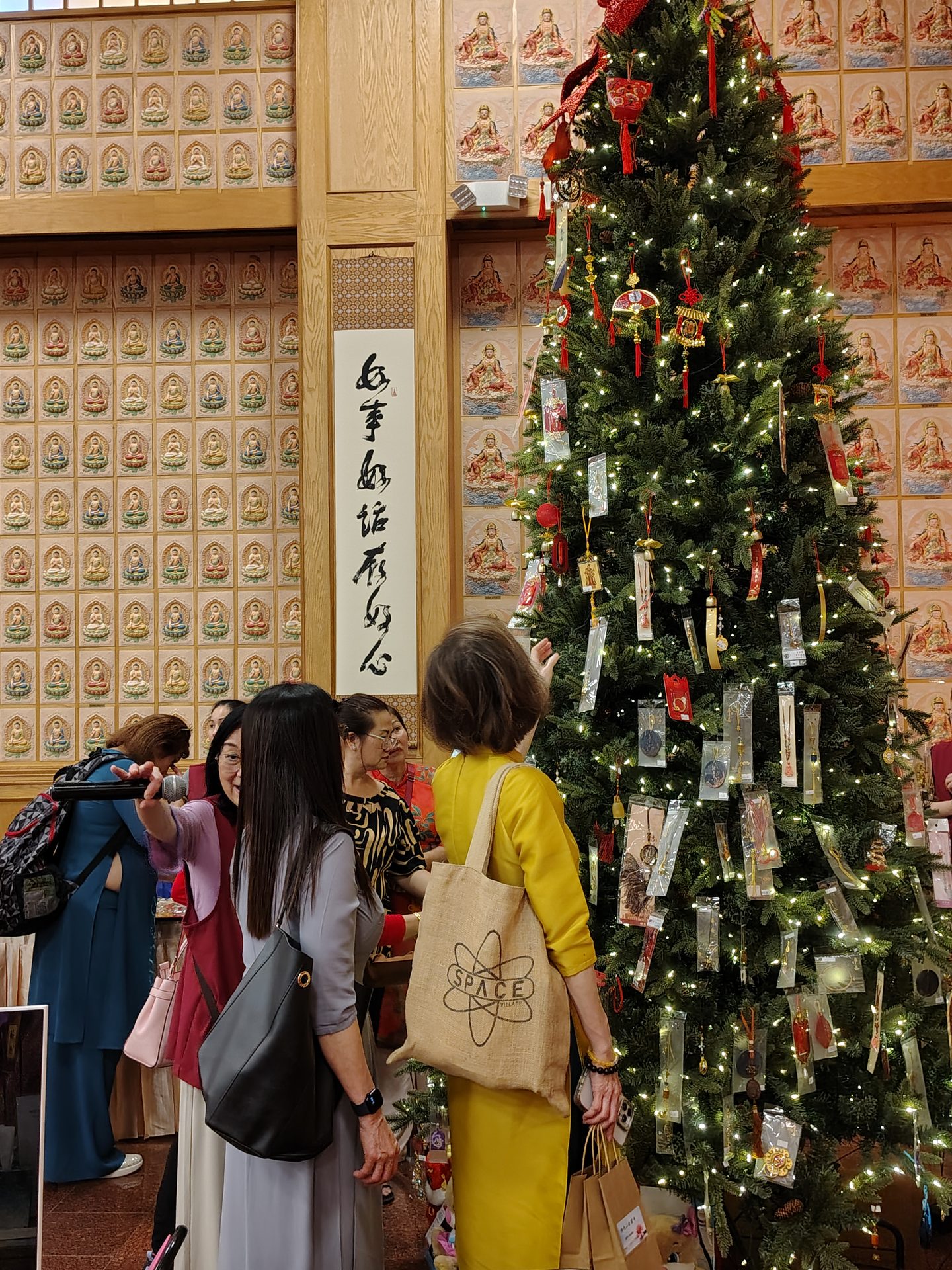 Vietnamese Delegation Visits Xiangyun Temple in Austin