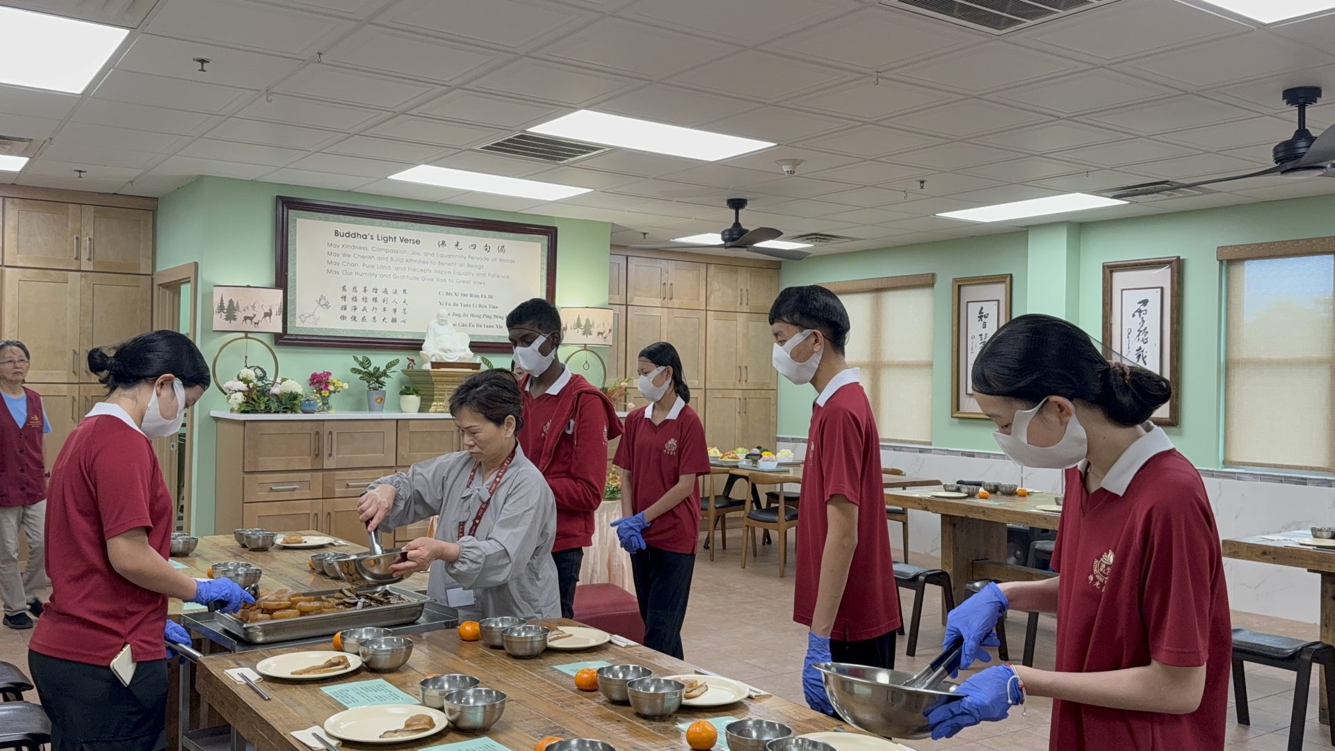 Eight Precepts Retreat at Xiang Yun Temple: BLIA Youth Support the Event
