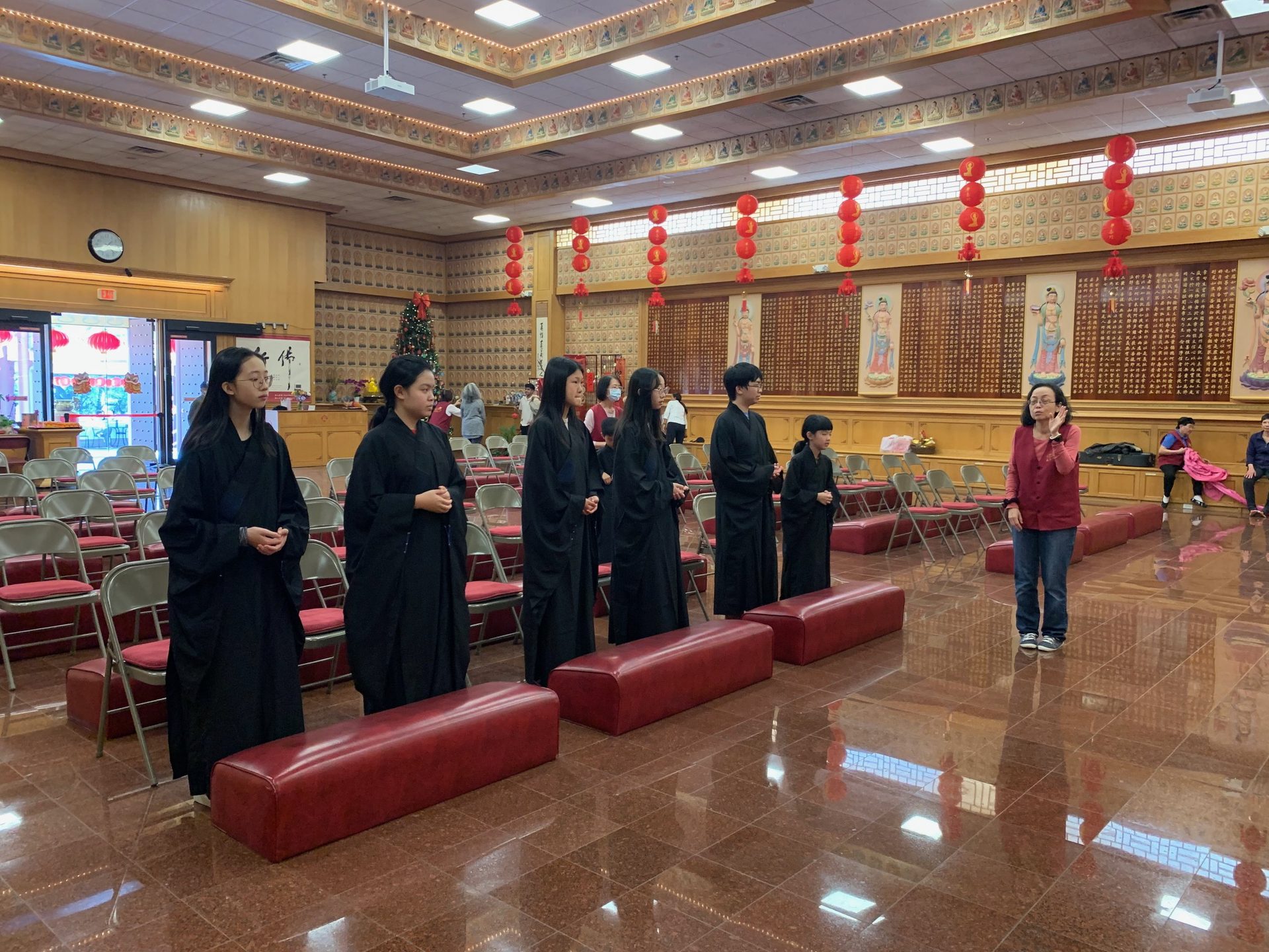 Venerable Yongjia Supports Offering to the Buddhas and Celestial Beings in Dallas, Ensuring Smooth Progress of Youth Programs