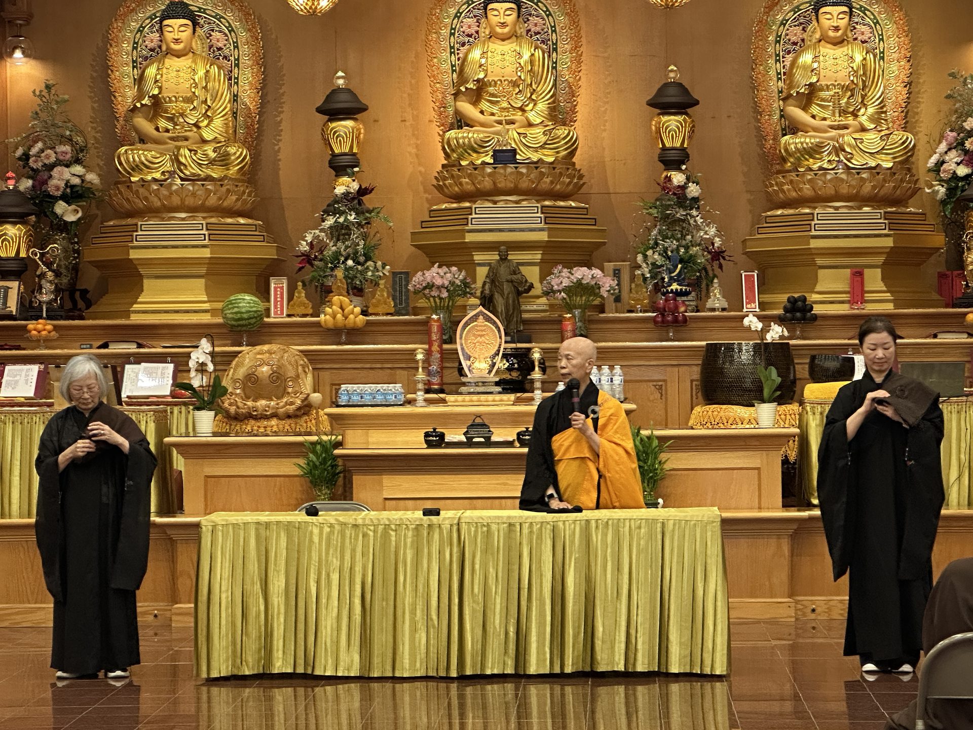 Xiang Yun Temple Austin: 8th Academy Graduation Ceremony