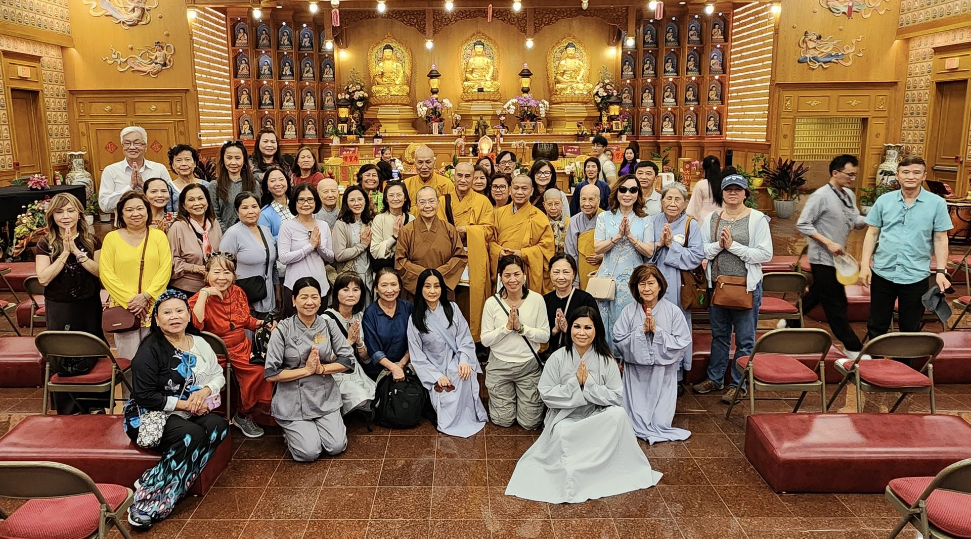 New Year’s Chanting Welcomes Pilgrims — Three Vietnamese Temples Visit Xiangyun Temple