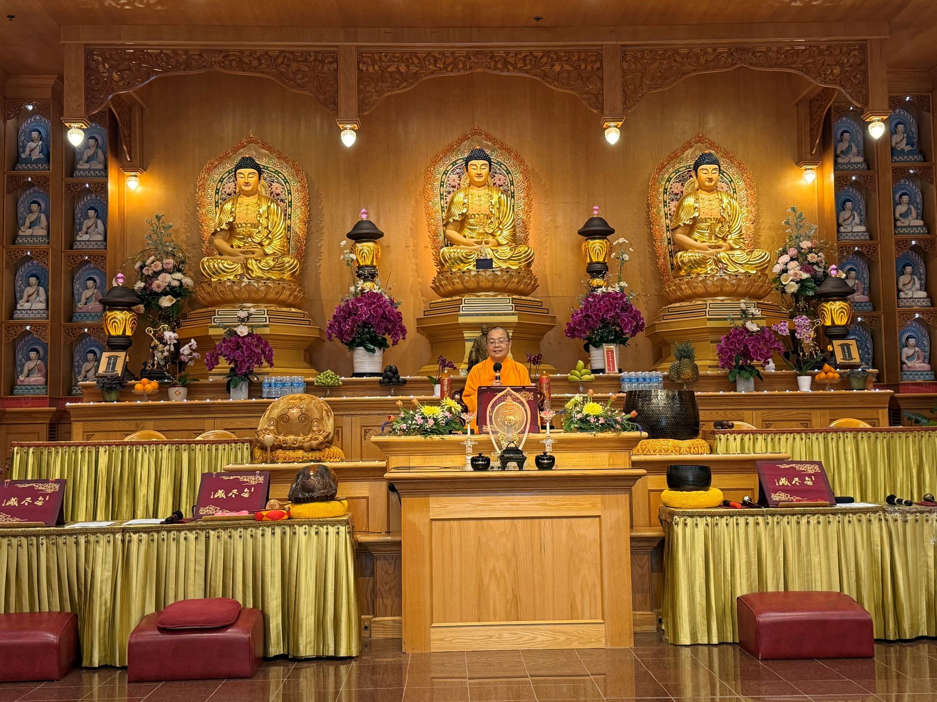 Eight Precepts Retreat at Xiang Yun Temple: BLIA Youth Support the Event