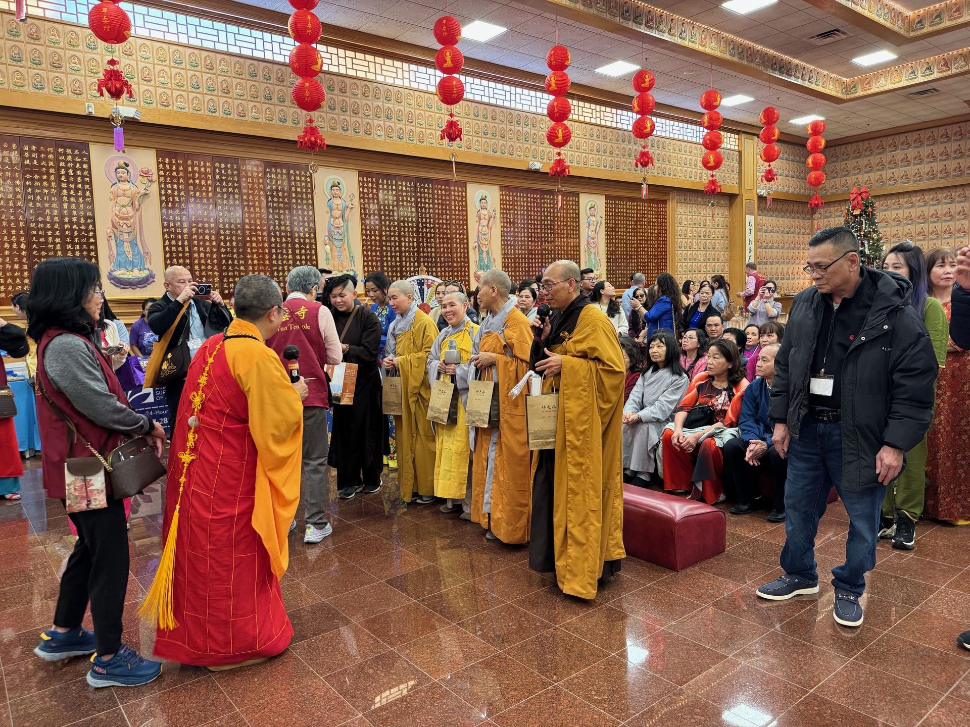 Vietnamese Monastics and Devotees Visit Xiang Yun Temple, Enriching Cultural Exchange