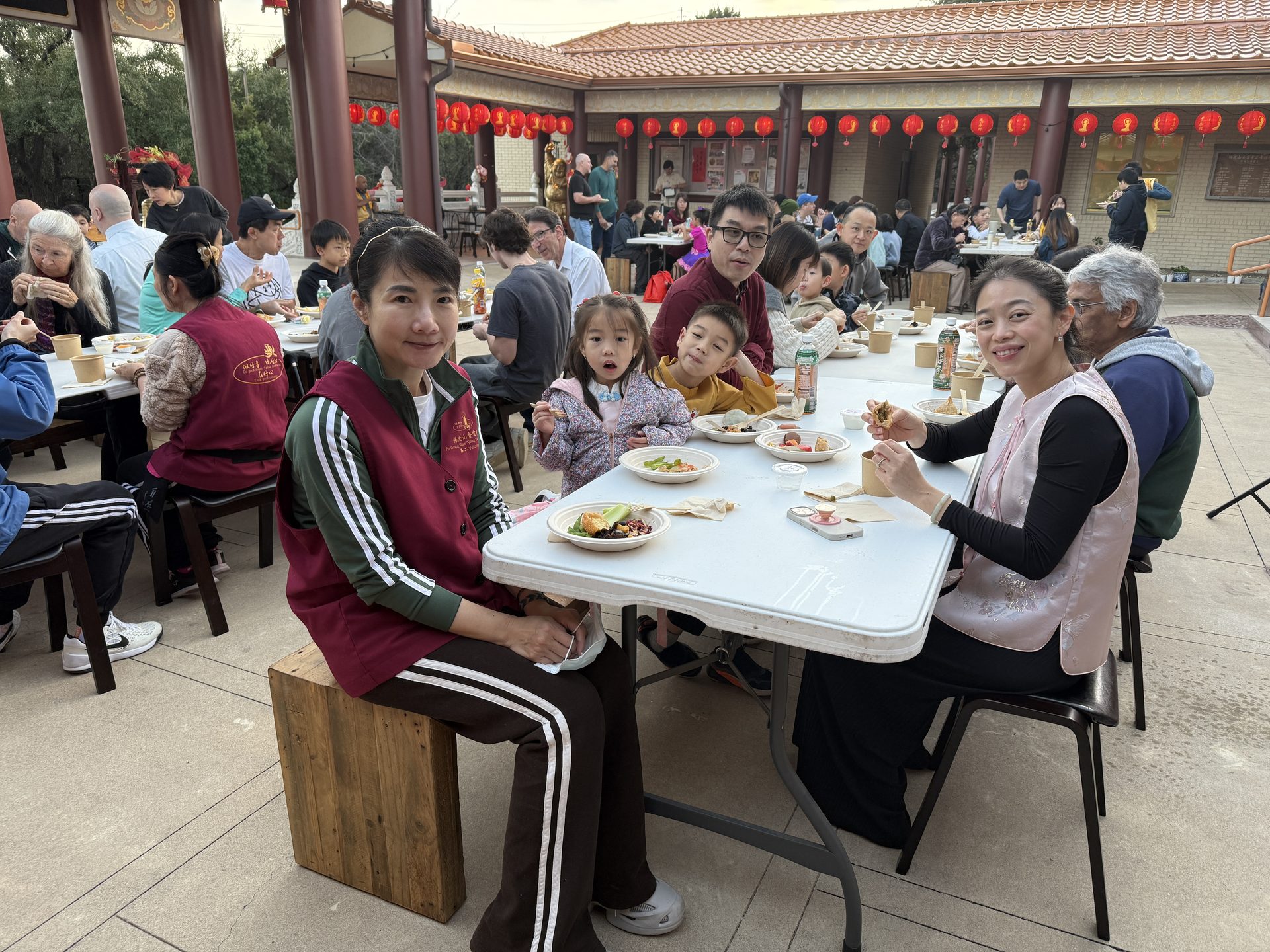 Xiang Yun Temple Lantern Festival Banquet: Celebrating with Lantern Riddles
