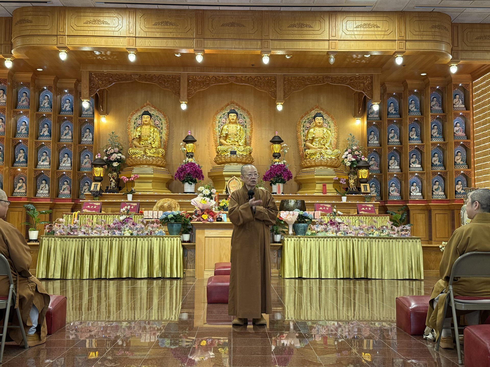 North America Fellowship Guests Visit Xiang Yun Temple