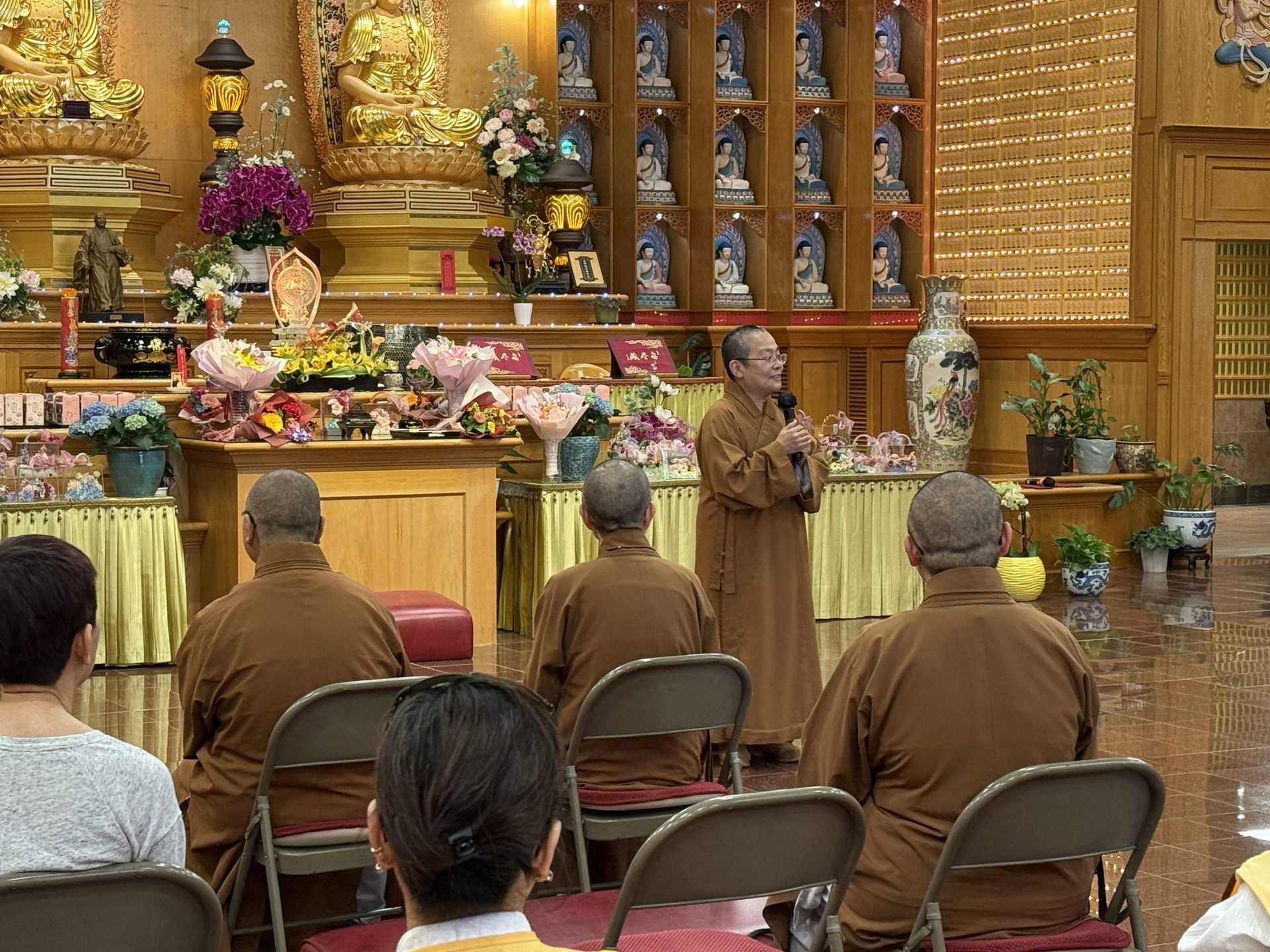 North America Fellowship Guests Visit Xiang Yun Temple