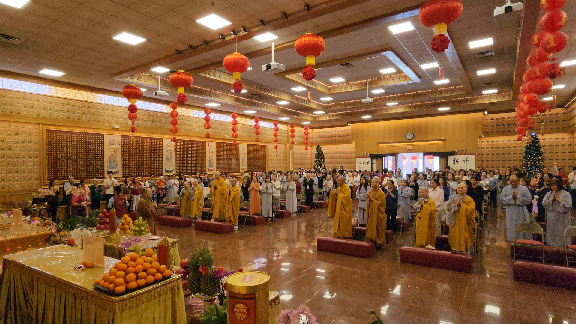 New Year’s Chanting Welcomes Pilgrims — Three Vietnamese Temples Visit Xiangyun Temple