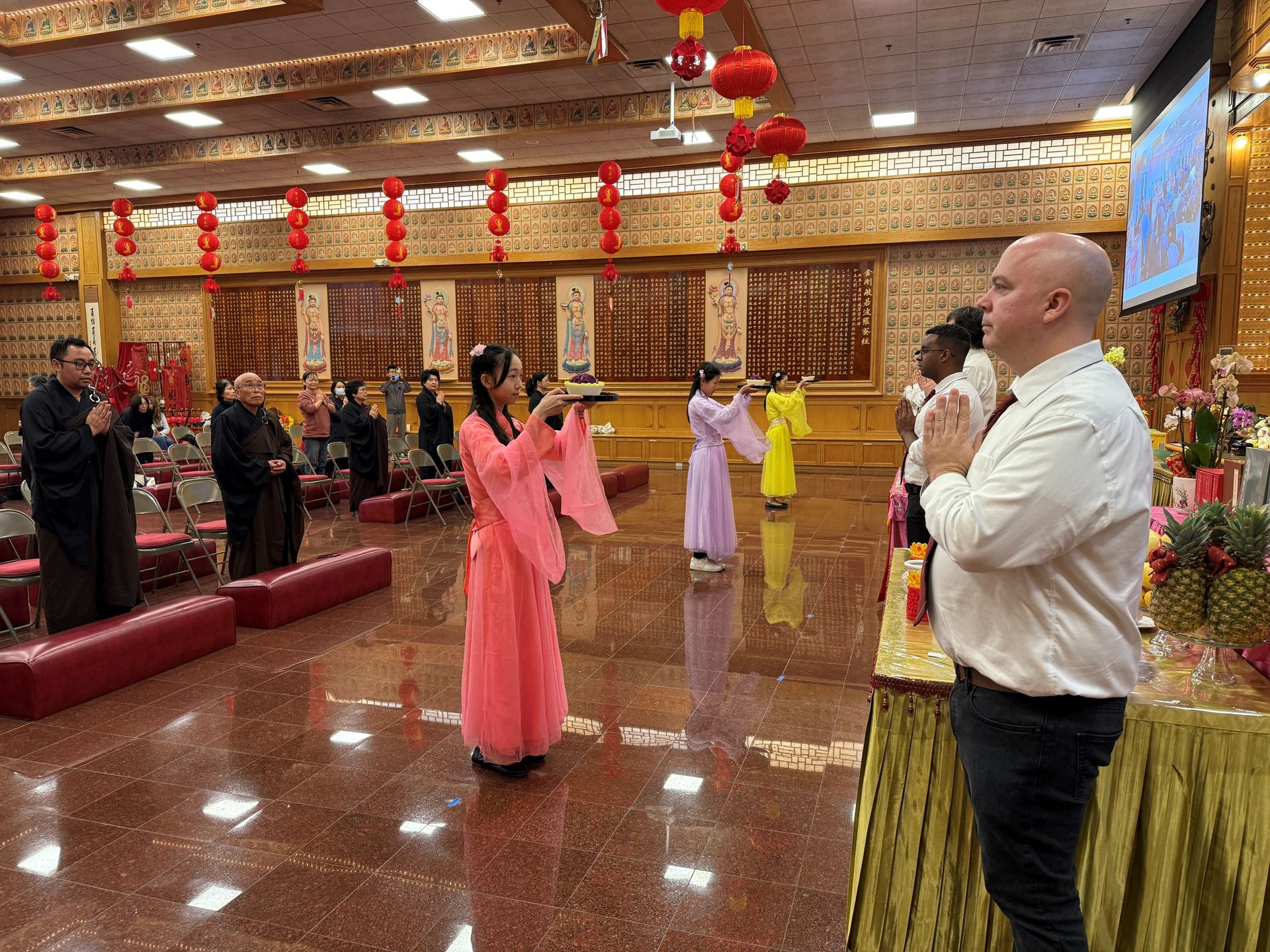 Offering to the Buddhas and Heavenly Beings—Three Texas Fo Guang Shan Temples joined in Ceremony