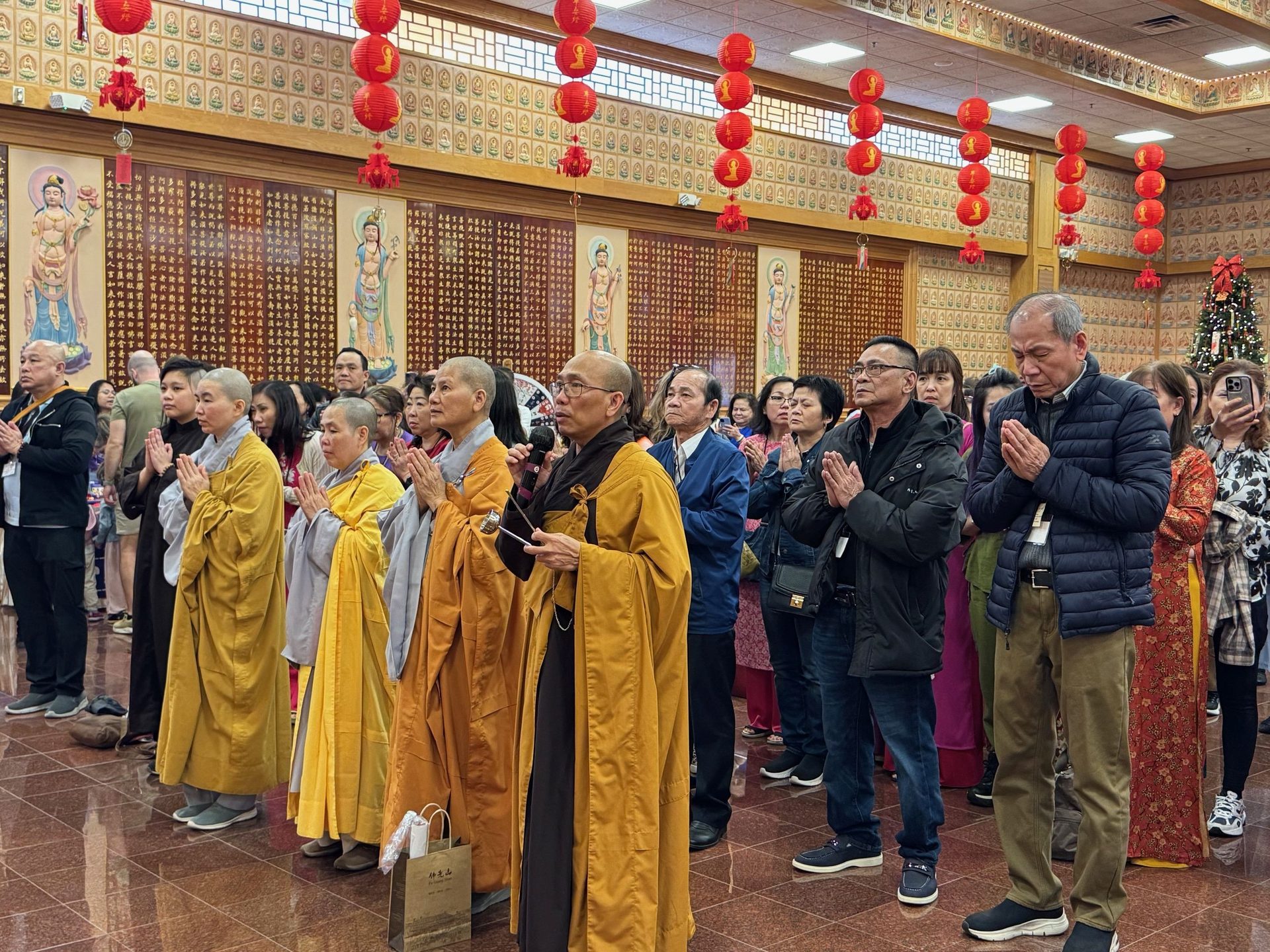 Vietnamese Monastics and Devotees Visit Xiang Yun Temple, Enriching Cultural Exchange