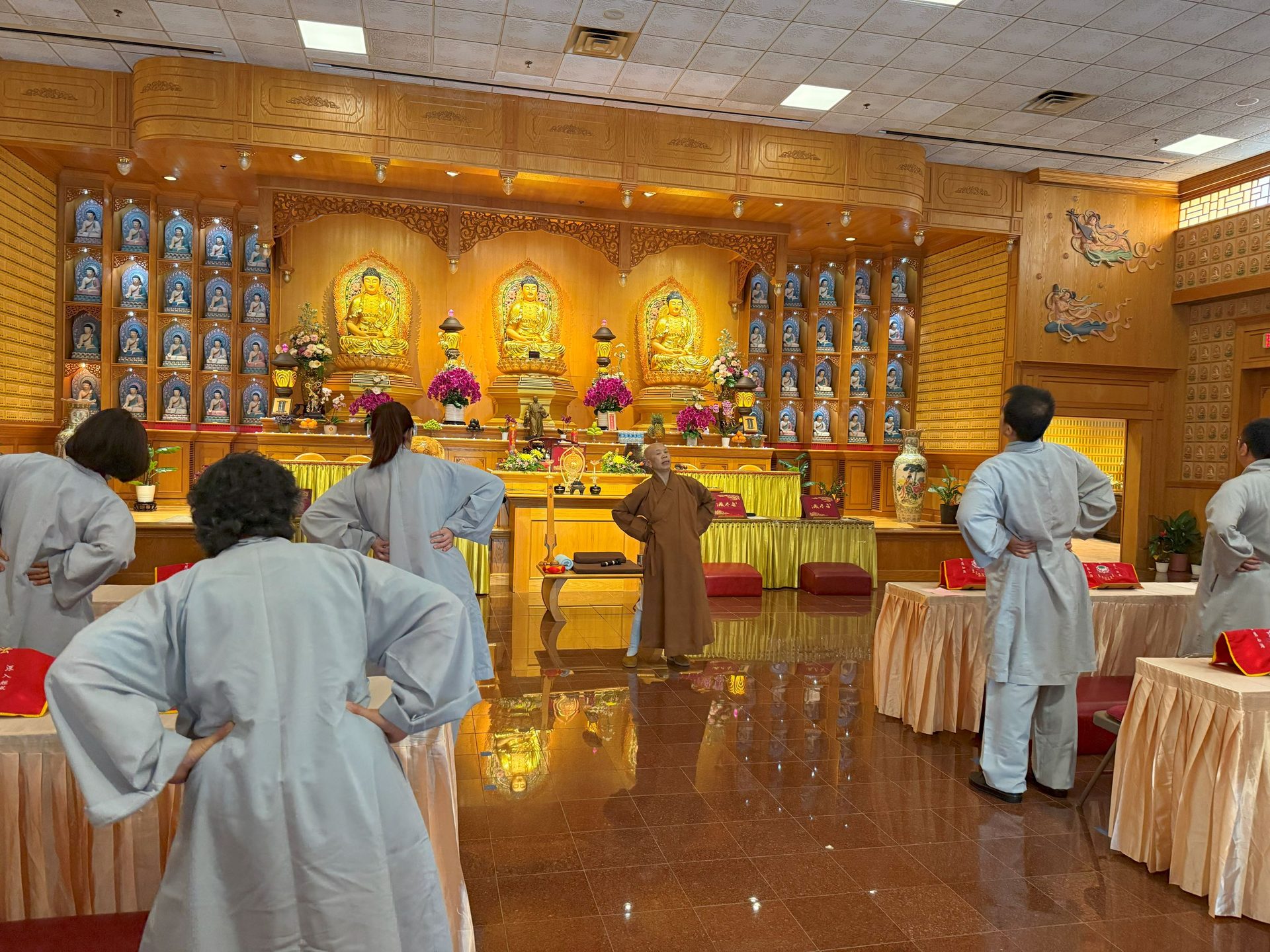 Eight Precepts Retreat at Xiang Yun Temple: BLIA Youth Support the Event