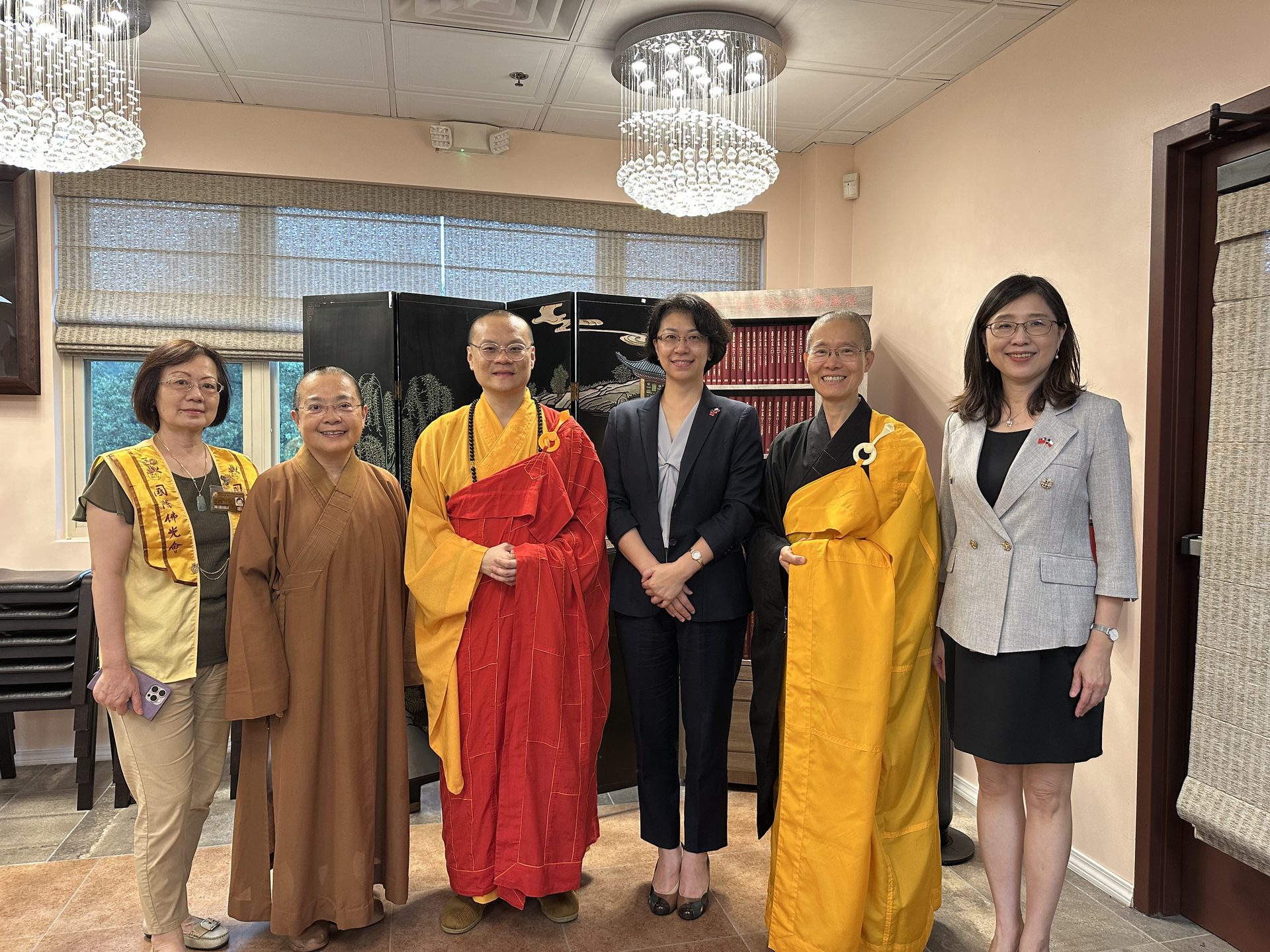 Director Hsiao Yi-Fang of the Taipei Economic and Cultural Office Visits Xiang Yun Temple in Austin