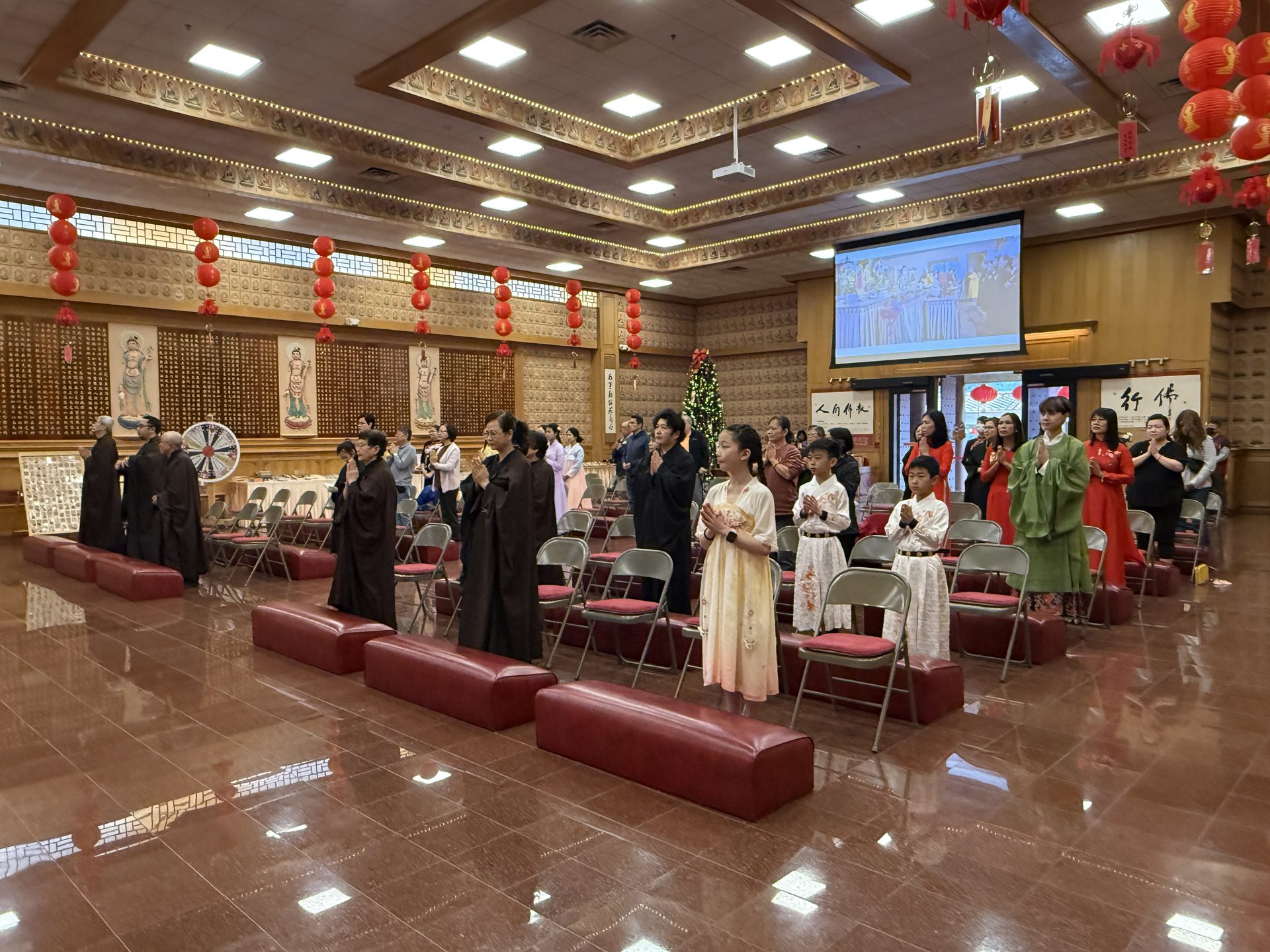 Offering to the Buddhas and Heavenly Beings—Three Texas Fo Guang Shan Temples joined in Ceremony