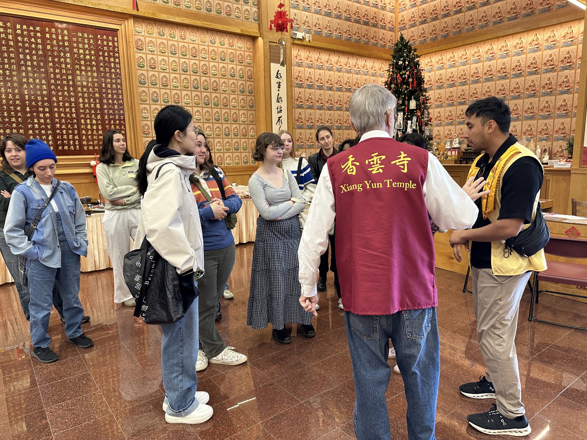 Encounter in the Space of Buddhism: University of Texas Students Visit Xiangyun Temple