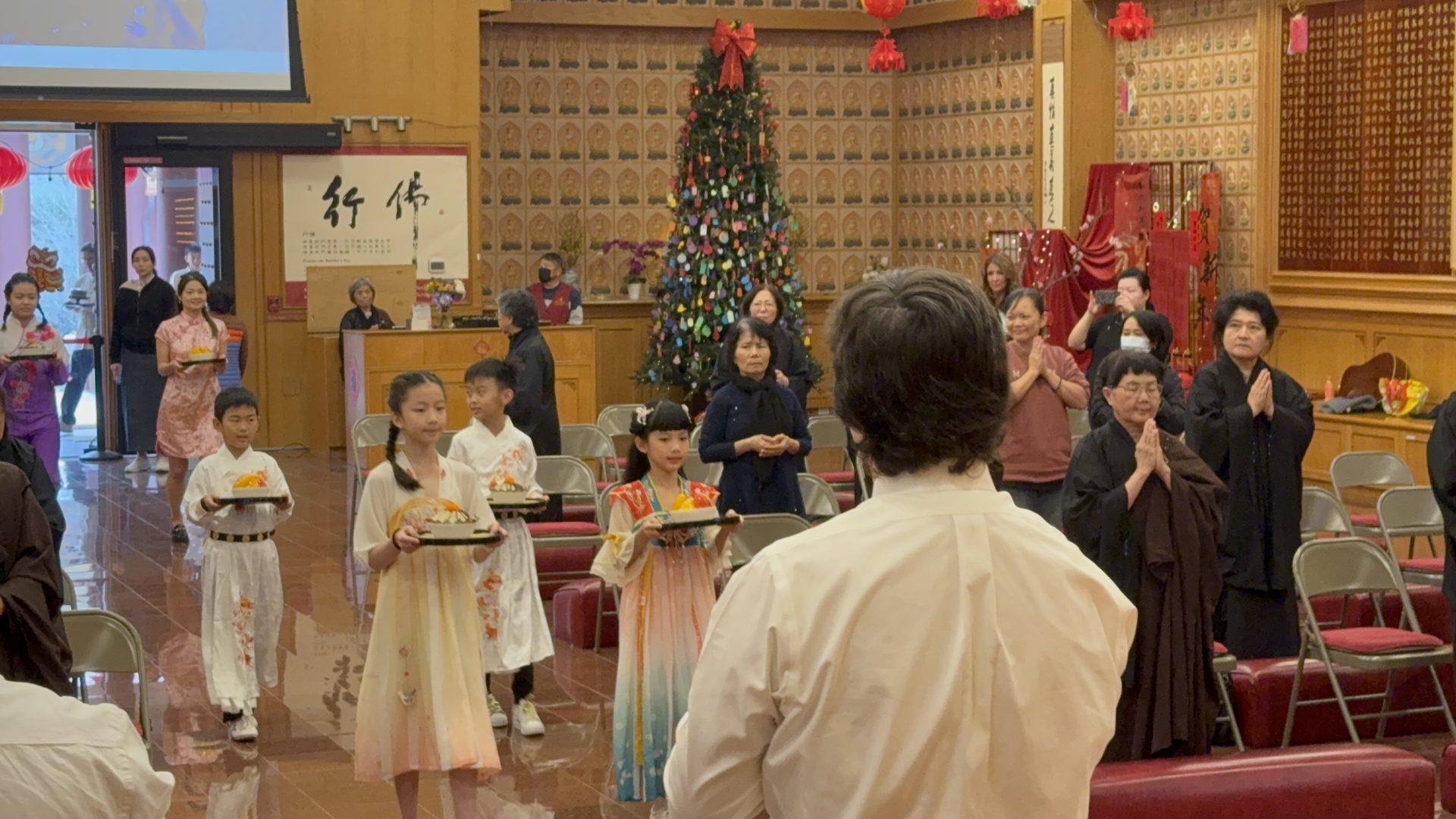 Offering to the Buddhas and Heavenly Beings—Three Texas Fo Guang Shan Temples joined in Ceremony