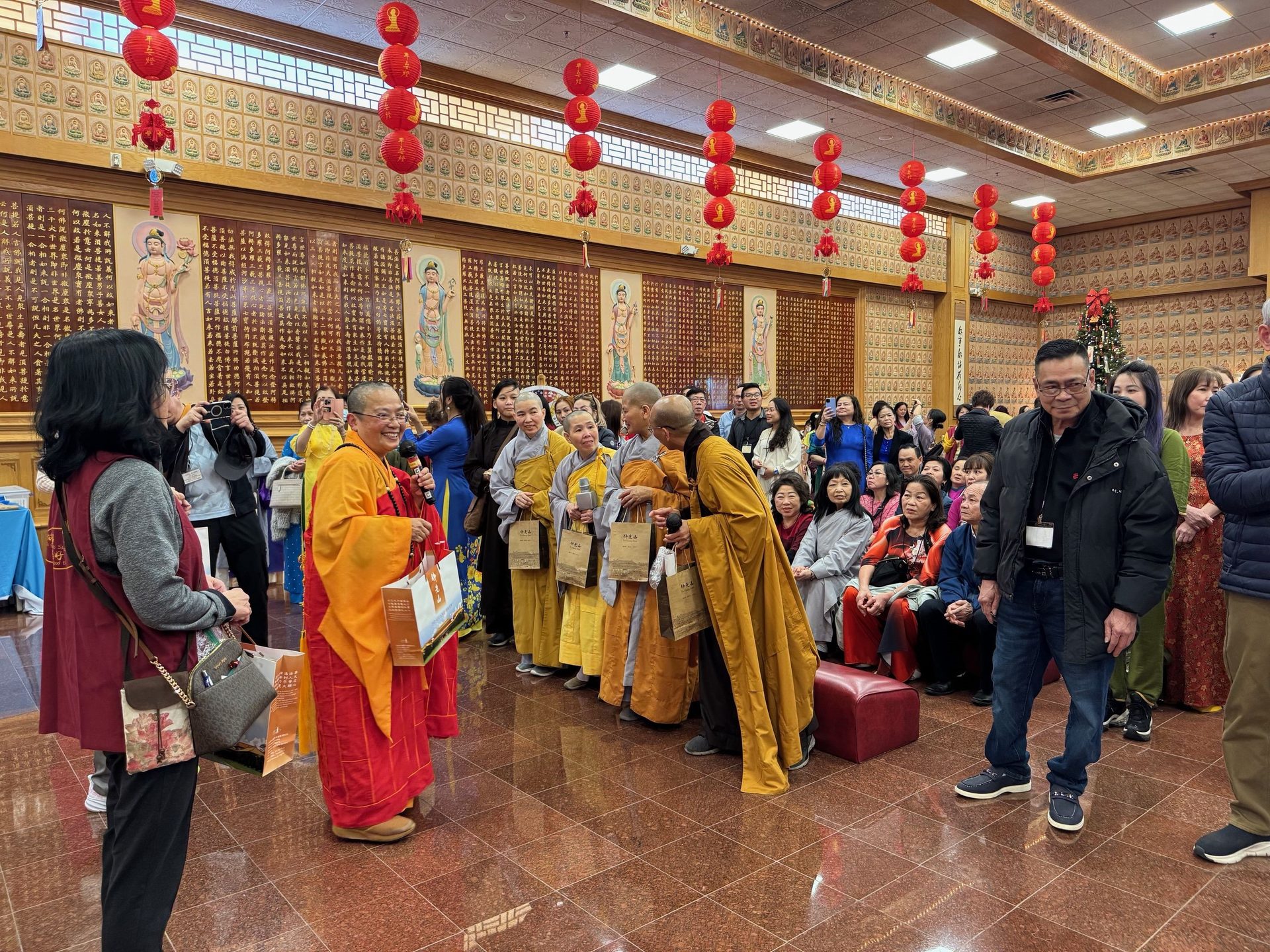 Vietnamese Monastics and Devotees Visit Xiang Yun Temple, Enriching Cultural Exchange