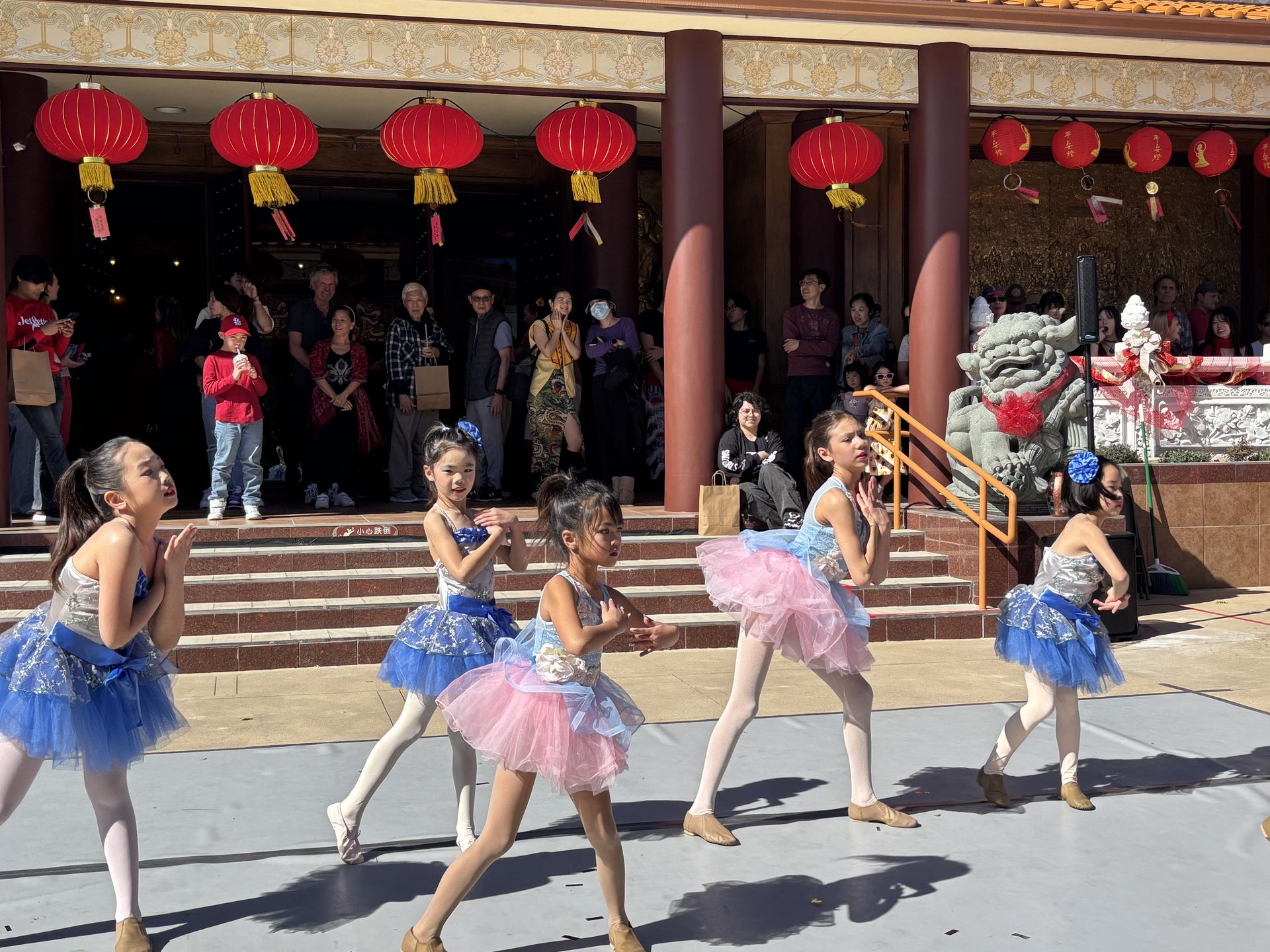 Xiang Yun Temple's Lunar New Year Celebration: Harmony Between Buddhism and Diverse Cultures