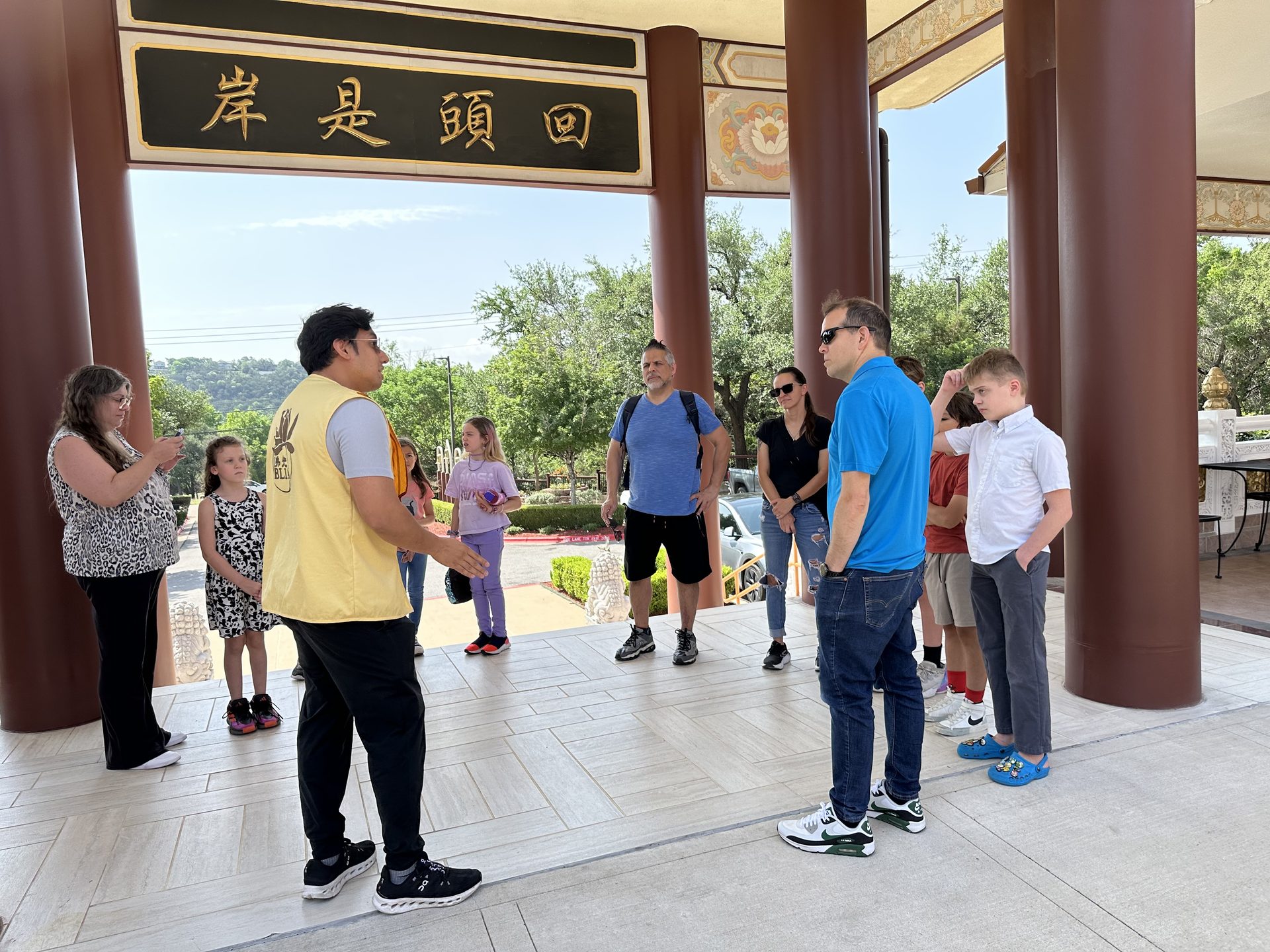 Homeschooling Family Visits Xiang Yun Temple