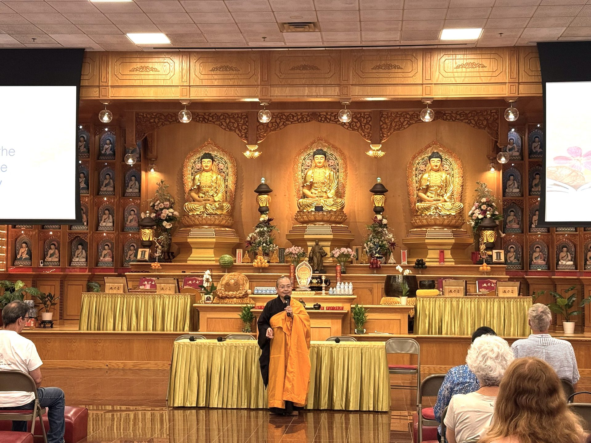 Xiang Yun Temple Austin: 8th Academy Graduation Ceremony