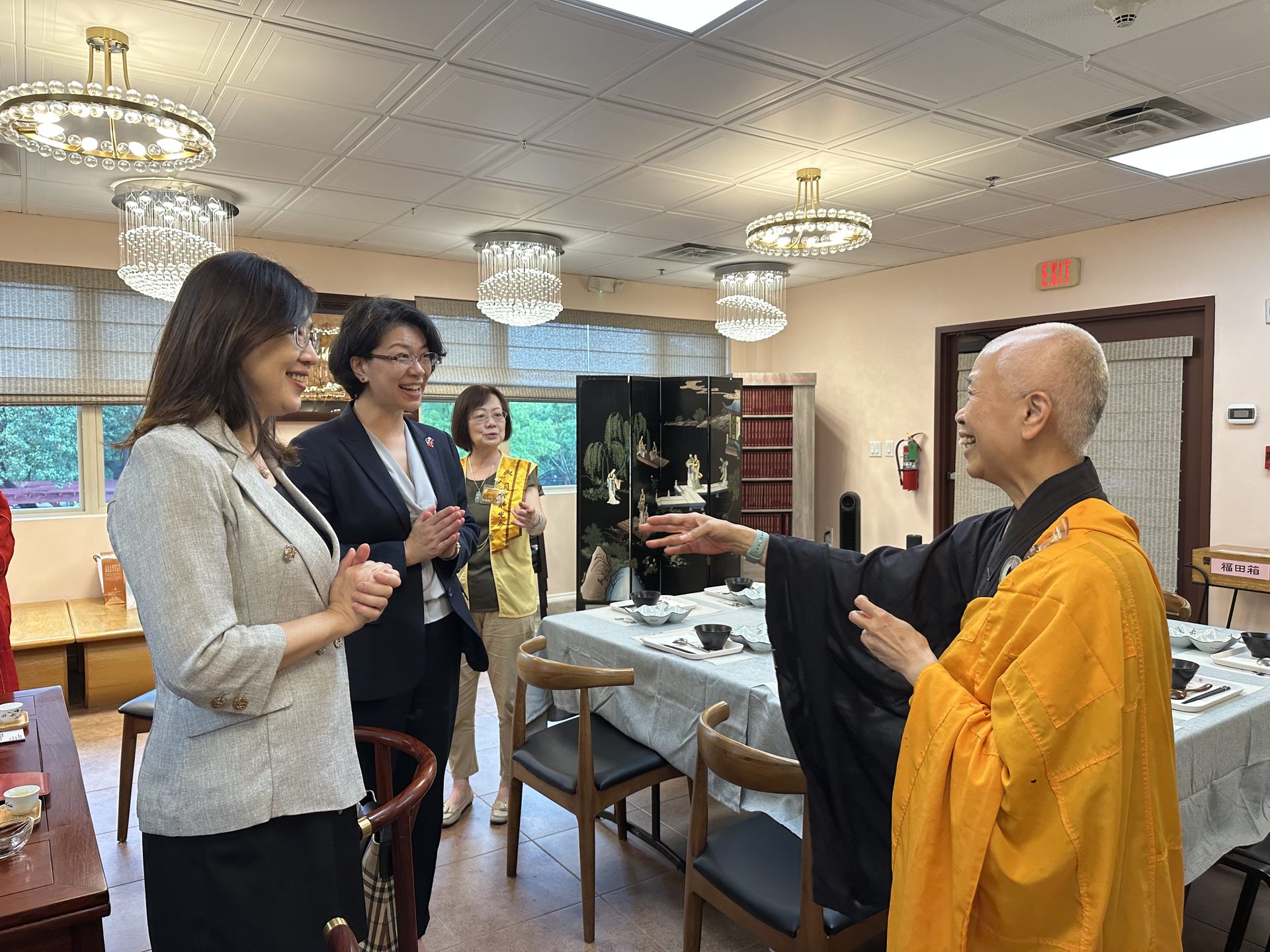 Director Hsiao Yi-Fang of the Taipei Economic and Cultural Office Visits Xiang Yun Temple in Austin