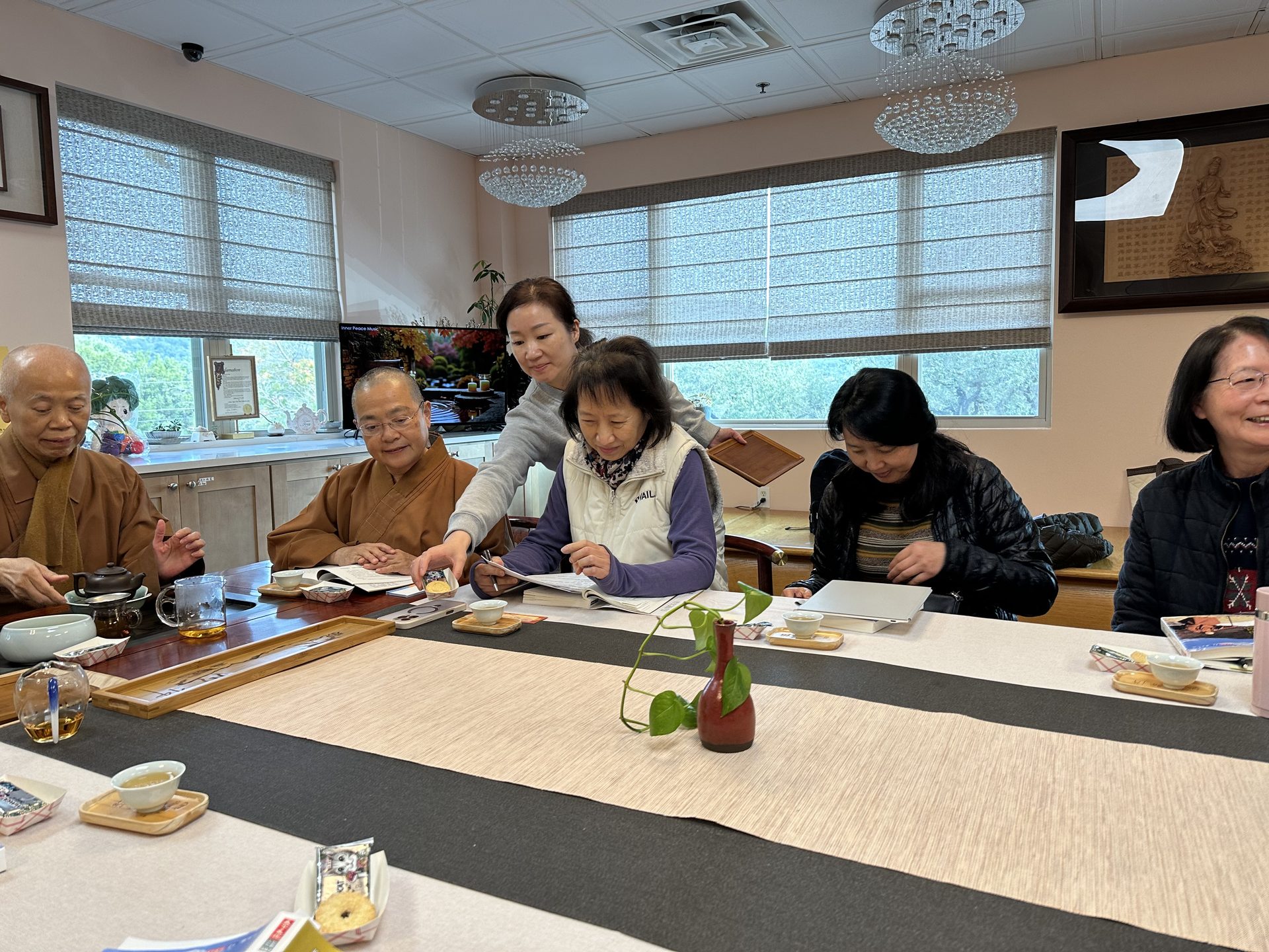 Exploring the Wisdom of Humanistic Buddhism Amid the Fragrance of Books and Tea